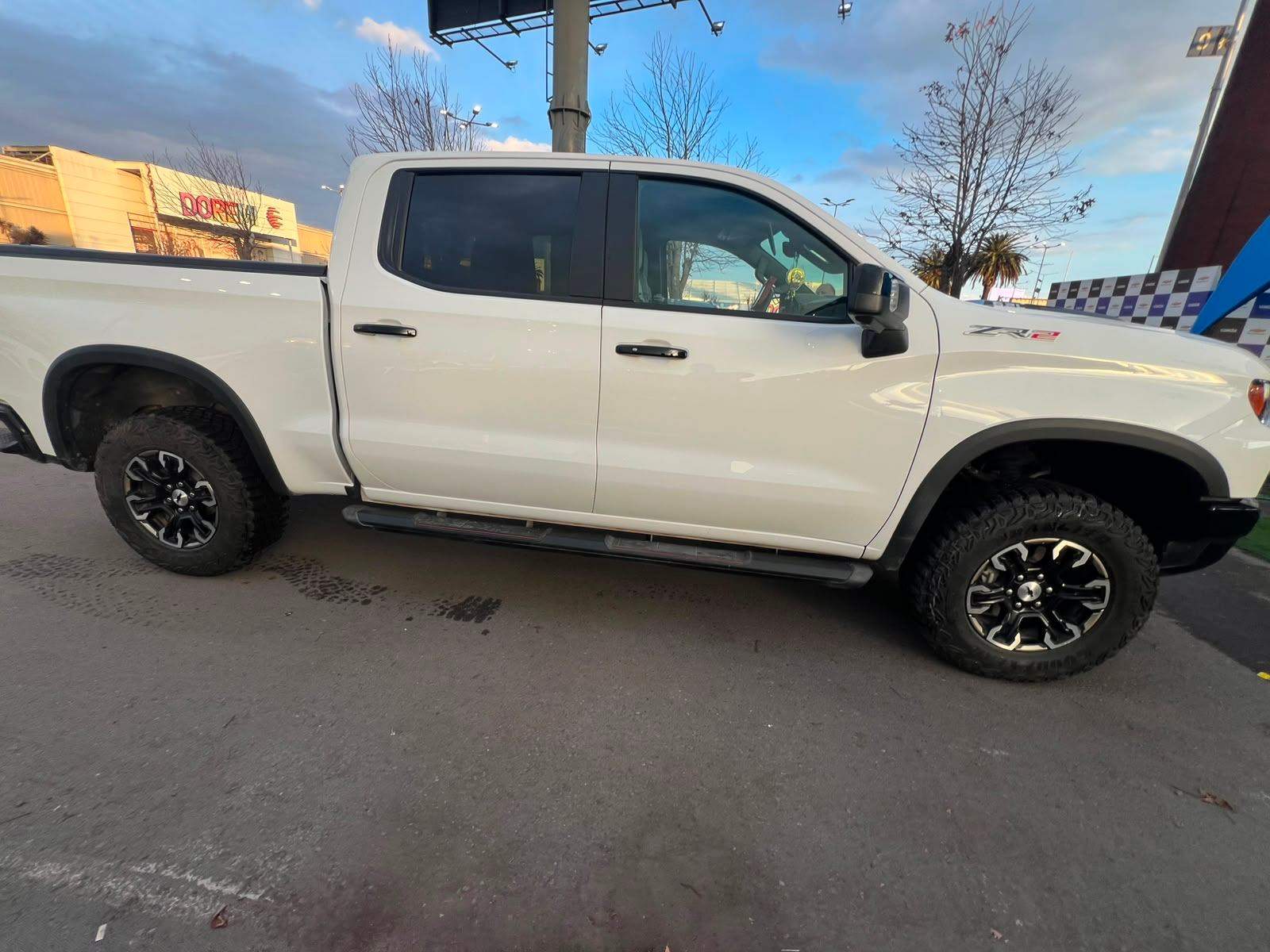 Chevrolet Silverado 6.2 Zr2 R 4x4 At 4p 2025 - Foto 3 de 5