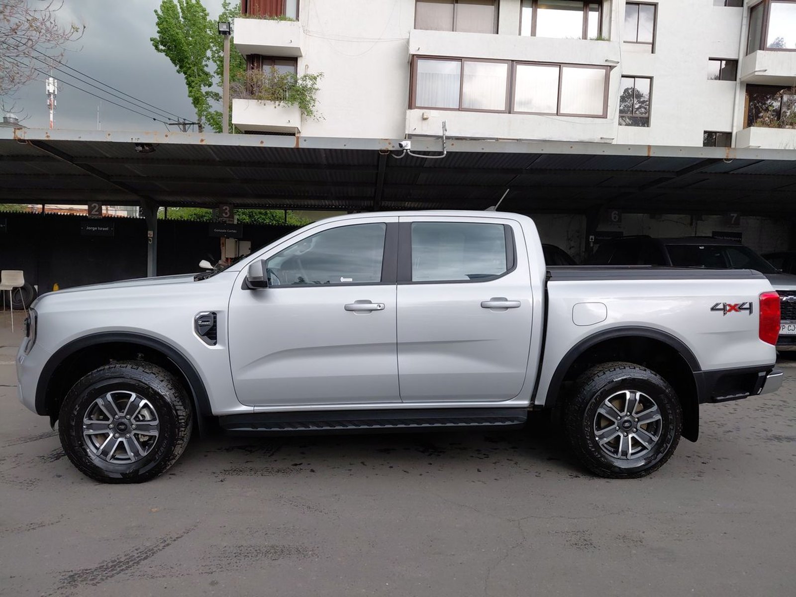 Ford Ranger 2.0 Xlt Diesel 4x4 Dob. Cab. At 4p 2025 - Foto 4 de 8