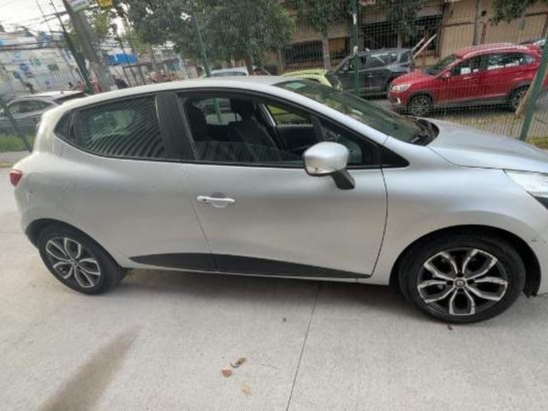 Renault Clio 1.2 Expression 4x2 Hb Mt 5p 2019 - Imagen 3 de 5