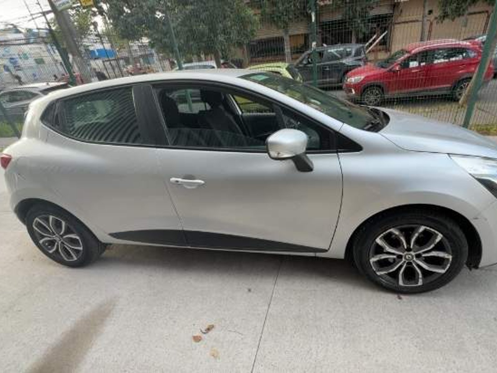 Renault Clio 1.2 Expression 4x2 Hb Mt 5p 2019 - Foto 3 de 5
