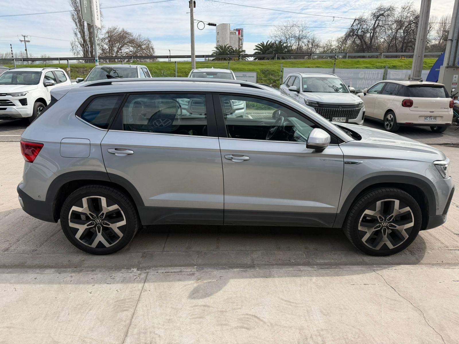 Volkswagen Taos 1.4 Tsi Highline 4x2 At 5p 2025 - Foto 3 de 5
