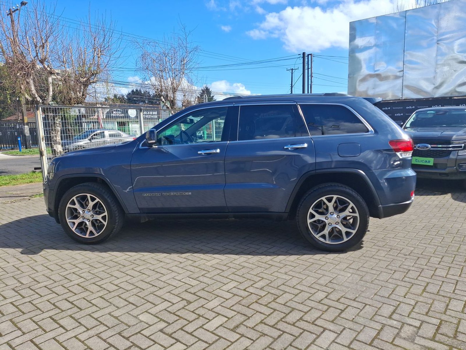 Jeep Grand Cherokee 3.6 Limited 4x4 At 5p 2022 - Imagen 3 de 7