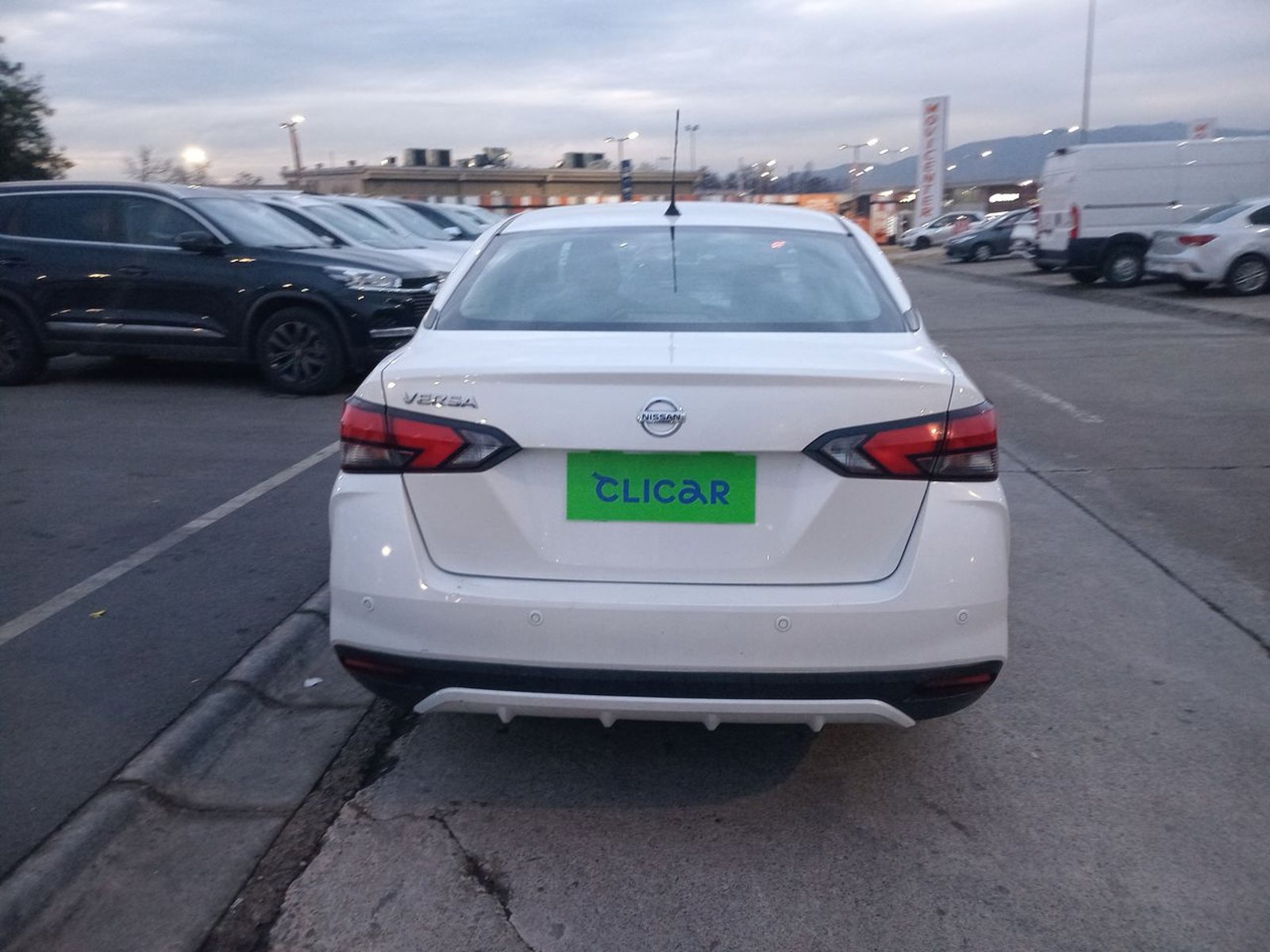Nissan Versa 1.6 Sense 4x2 Mt 4p 2020 - Imagen 6 de 8