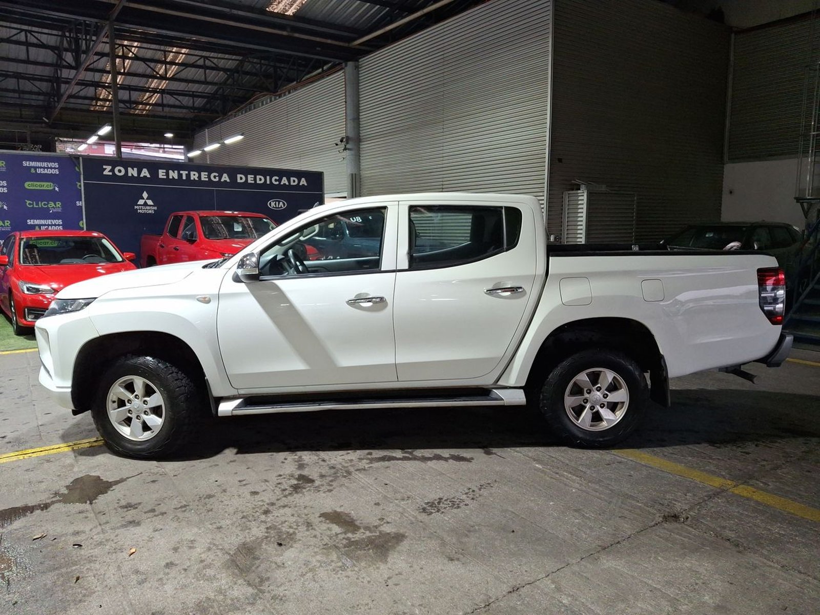 Mitsubishi L200 2.4 Katana Crt Diesel Dob. Cab. 4x4 Mt 4p 2024 - Foto 4 de 8
