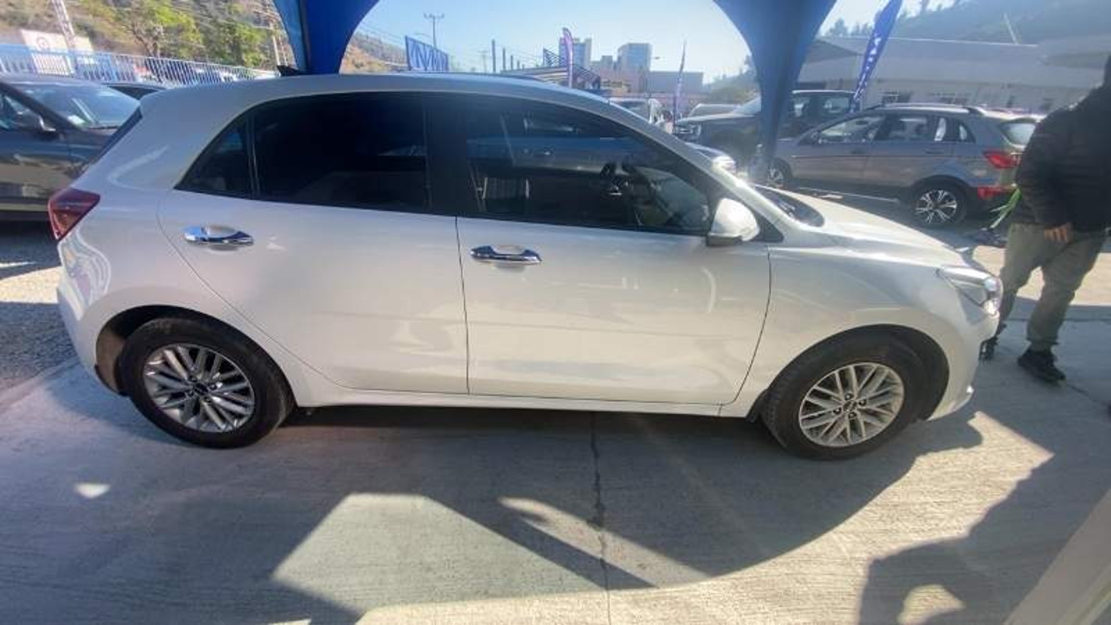 Kia Rio 5 1.4 Ex Full 4x2 Hb Ri 6mt 5p 2023 - Foto 3 de 8