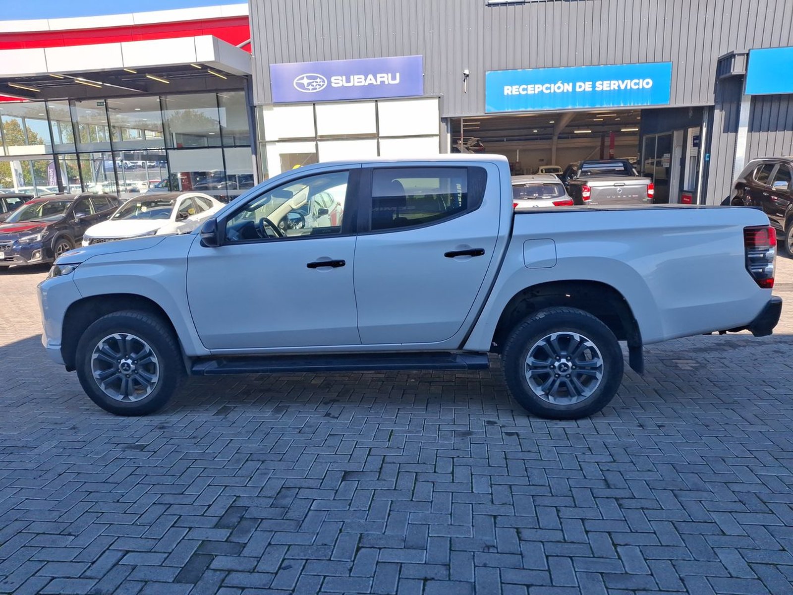 Mitsubishi L200 2.4 Dakar Crs Diesel Dob. Cab. 4x4 Mt 4p 2023 - Foto 4 de 8