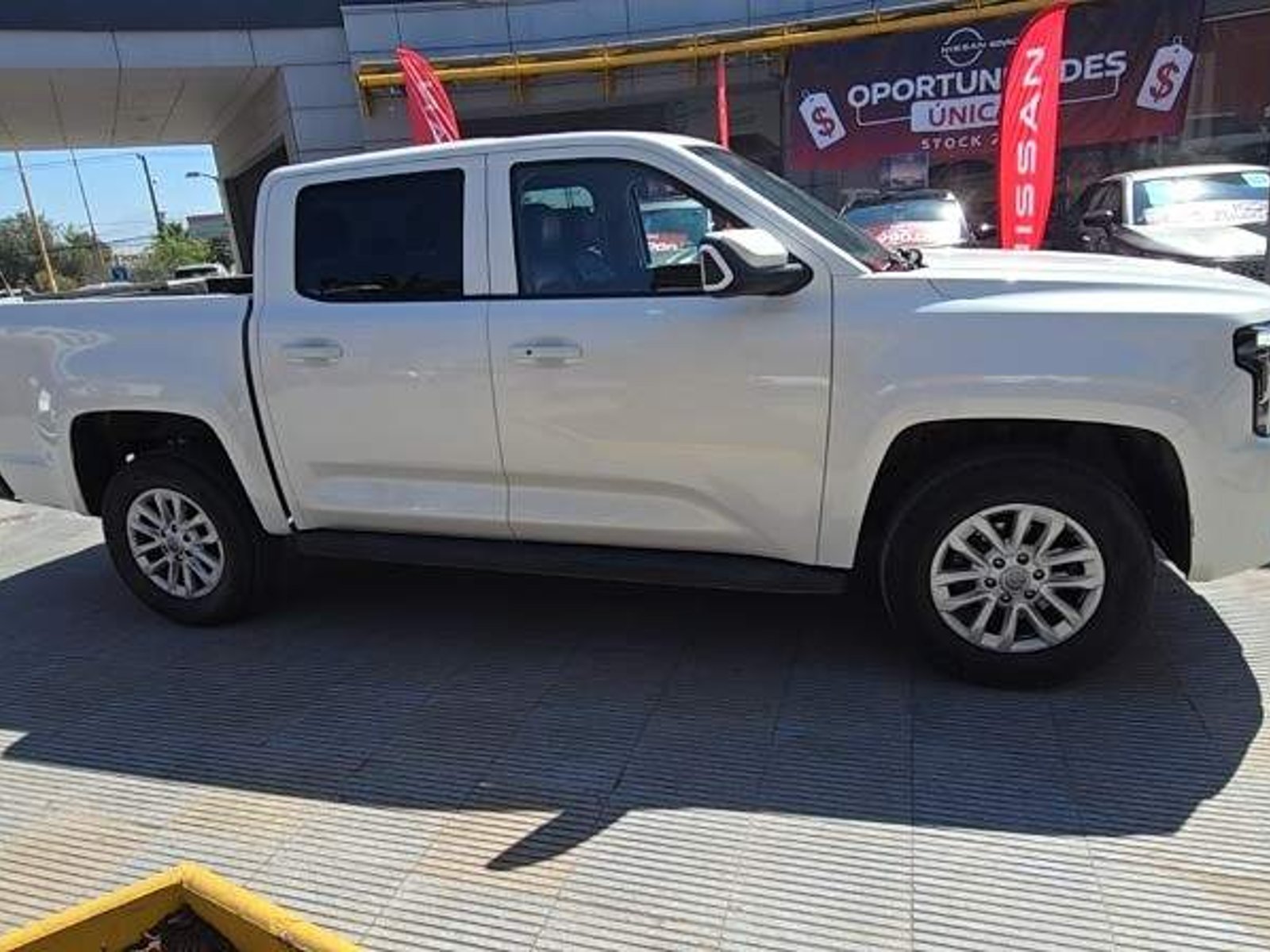 JMC Grand Avenue 2.3t Diesel 4x4 Dob. Cab. At 4p 2025 - Foto 3 de 5