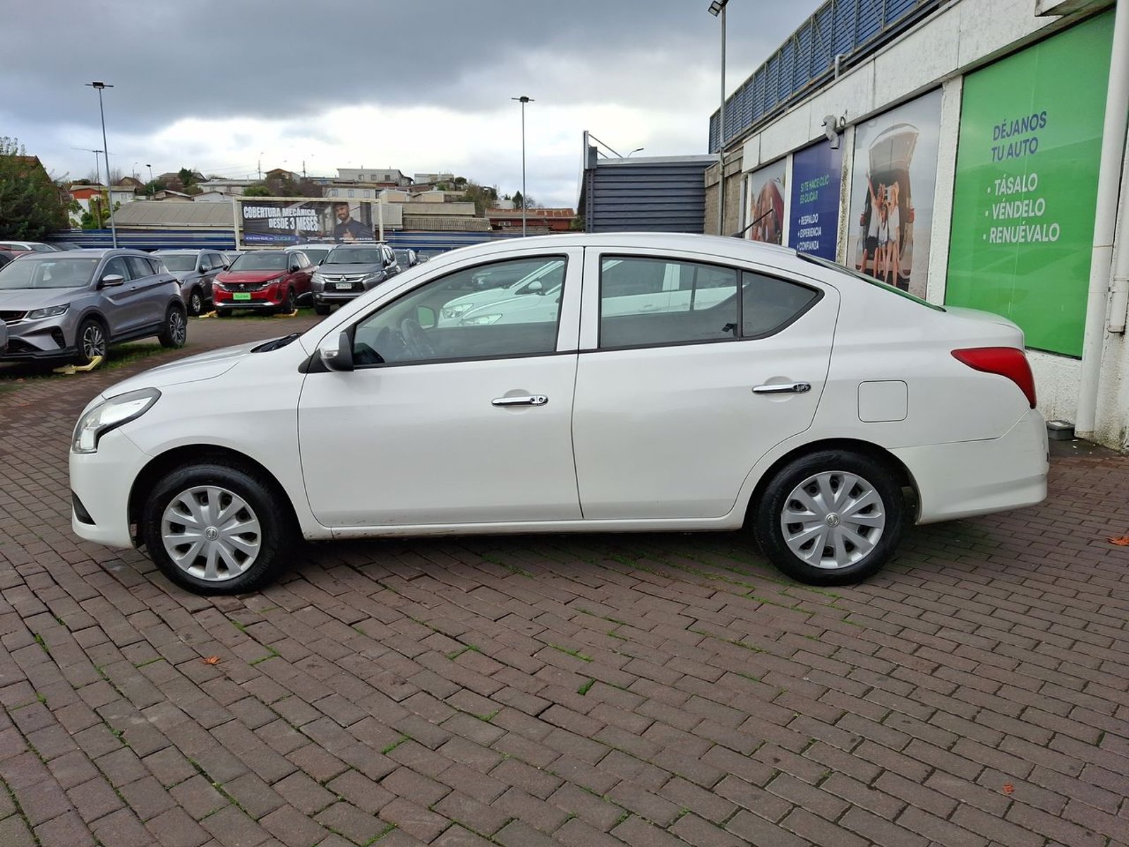 Nissan Versa 1.6 Sense 4x2 Mt 4p 2020 - Foto 4 de 8