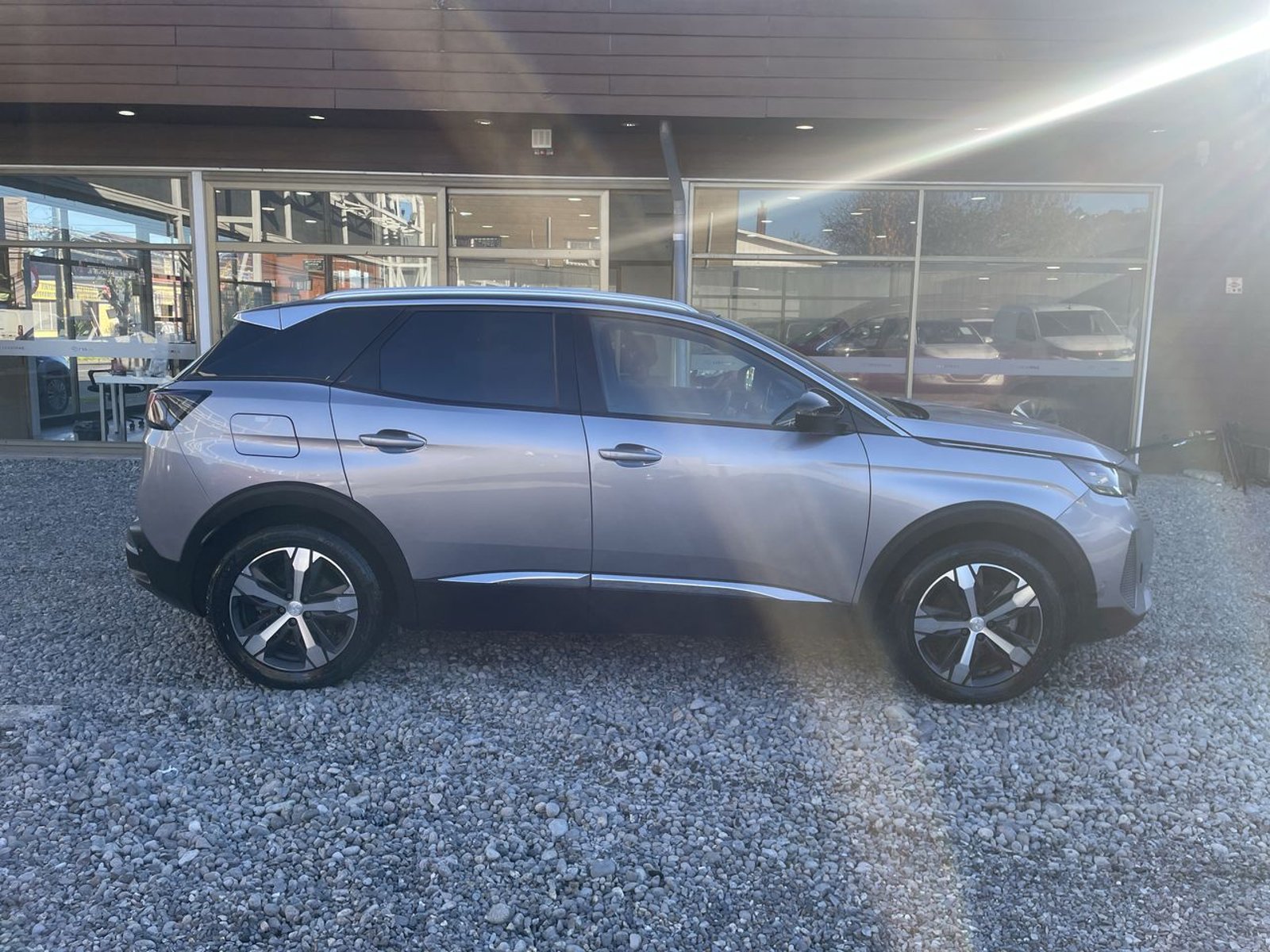 Peugeot 3008 1.5 Allure Pack Bluehdi 130 4x2 Eat8 5p 2024 - Imagen 8 de 8