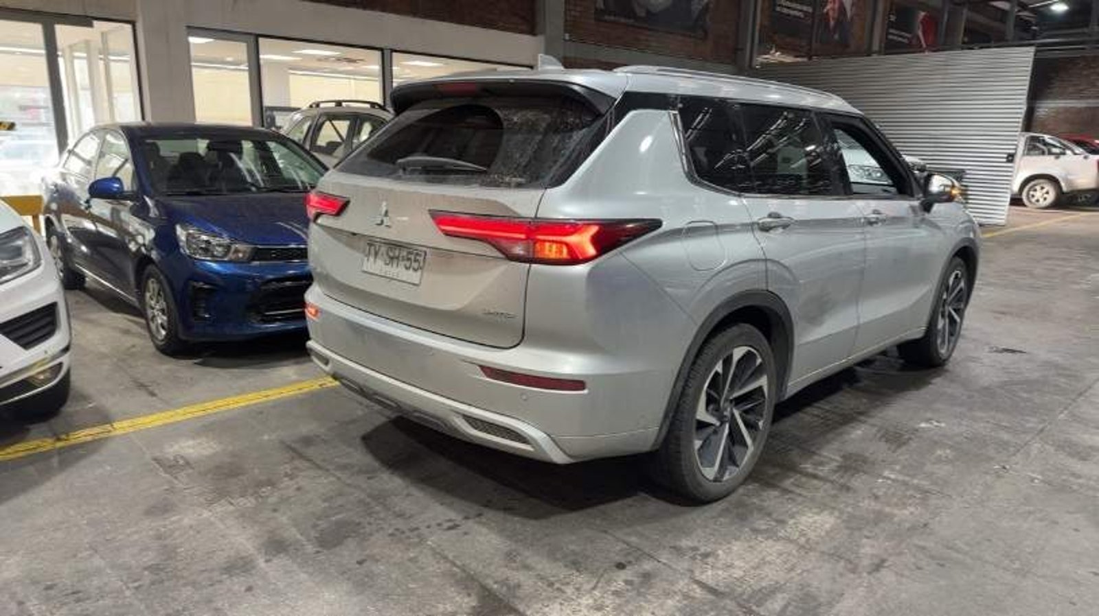 Mitsubishi Outlander 2.5 Gls Limited P 4x4 At 5p 2025 - Imagen 4 de 5