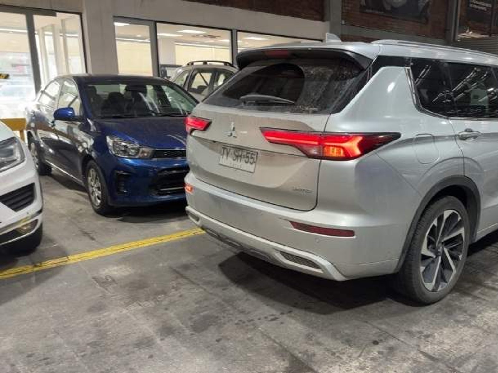 Mitsubishi Outlander 2.5 Gls Limited P 4x4 At 5p 2025 - Foto 4 de 5