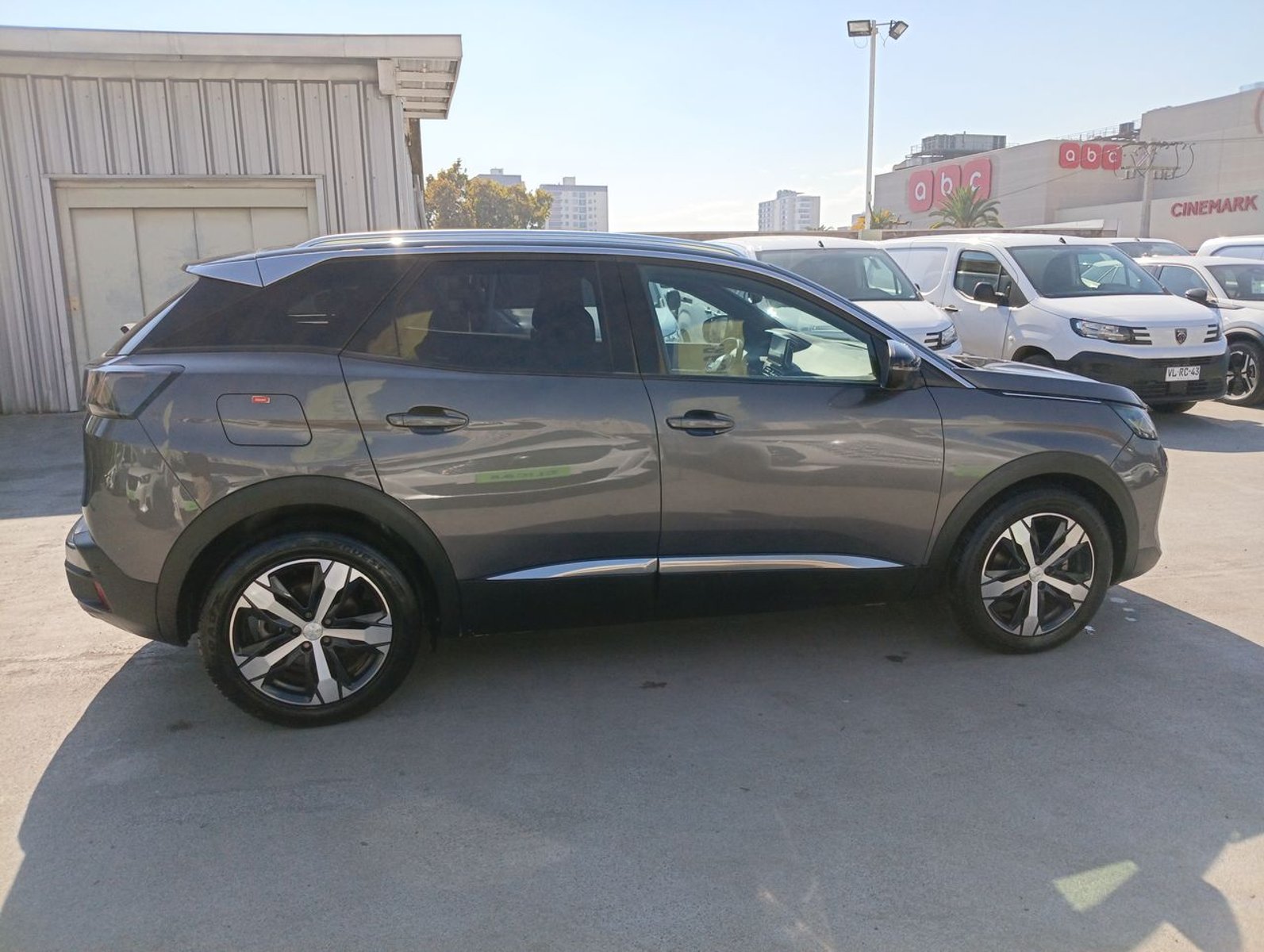 Peugeot 3008 1.5 Allure Pack Bluehdi 130 4x2 Eat8 5p 2024 - Imagen 7 de 8