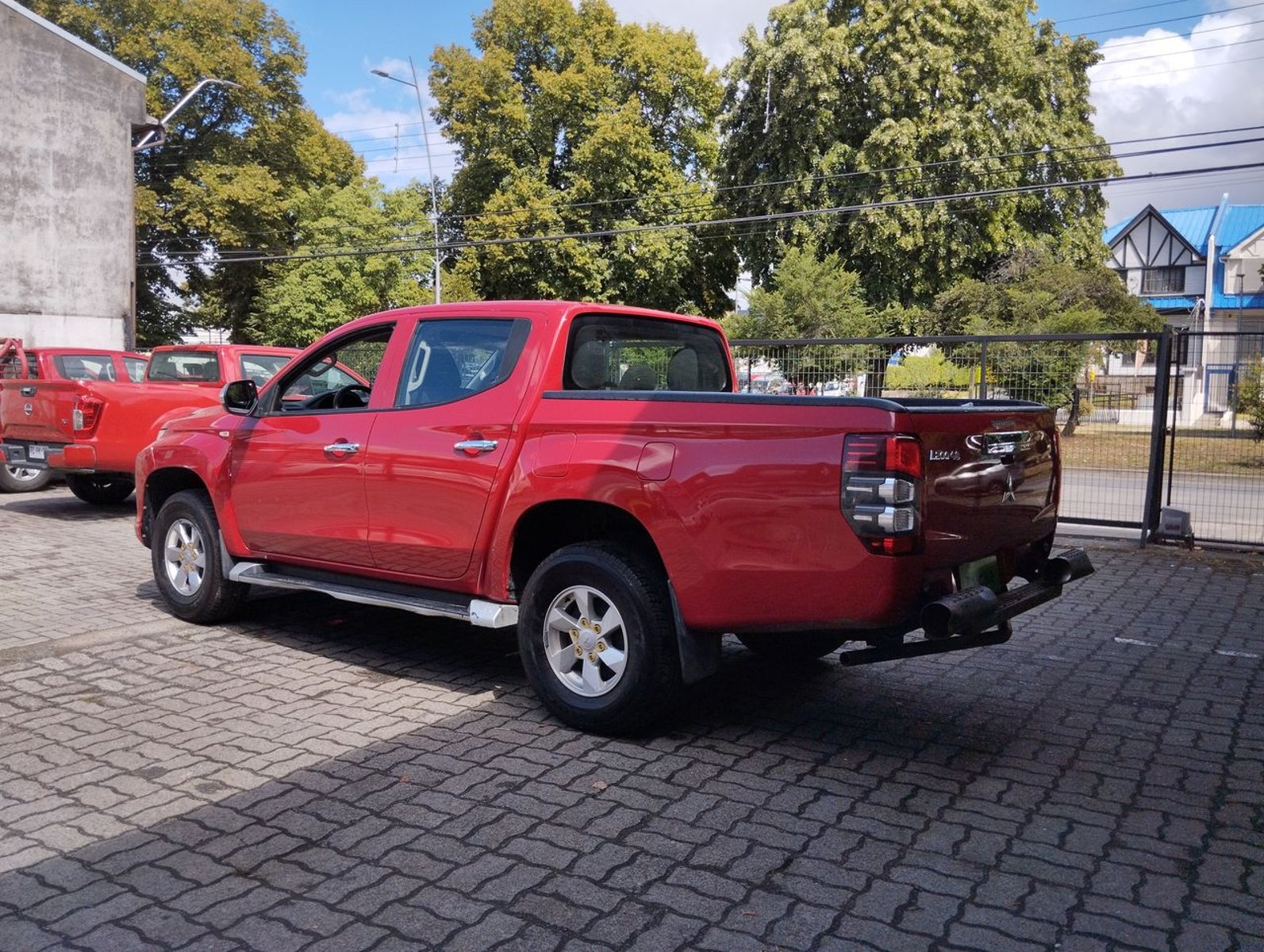 Mitsubishi L200 2.2 Katana Crt Diesel Dob. Cab. 4x4 Mt 4p 2024 - Imagen 7 de 8