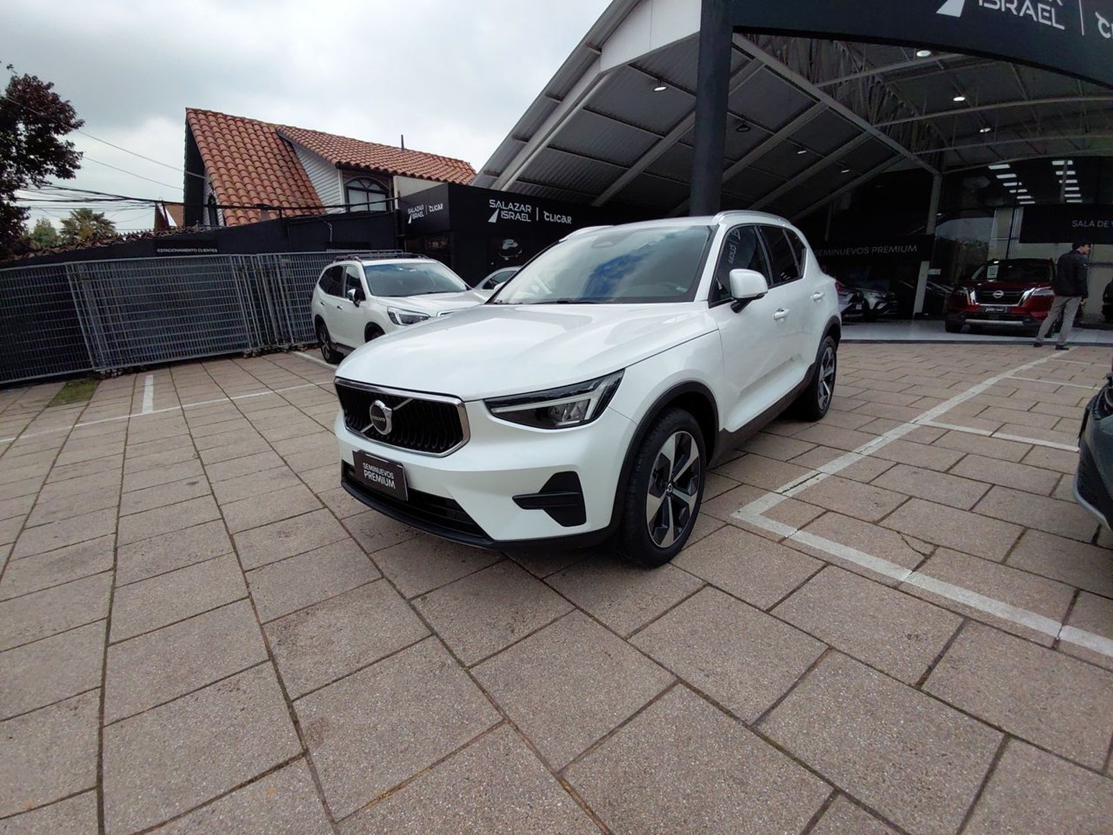 Volvo Xc40 2.0 B4 Plus Hibrido Fwd At 5p 2024 - Foto 2 de 7