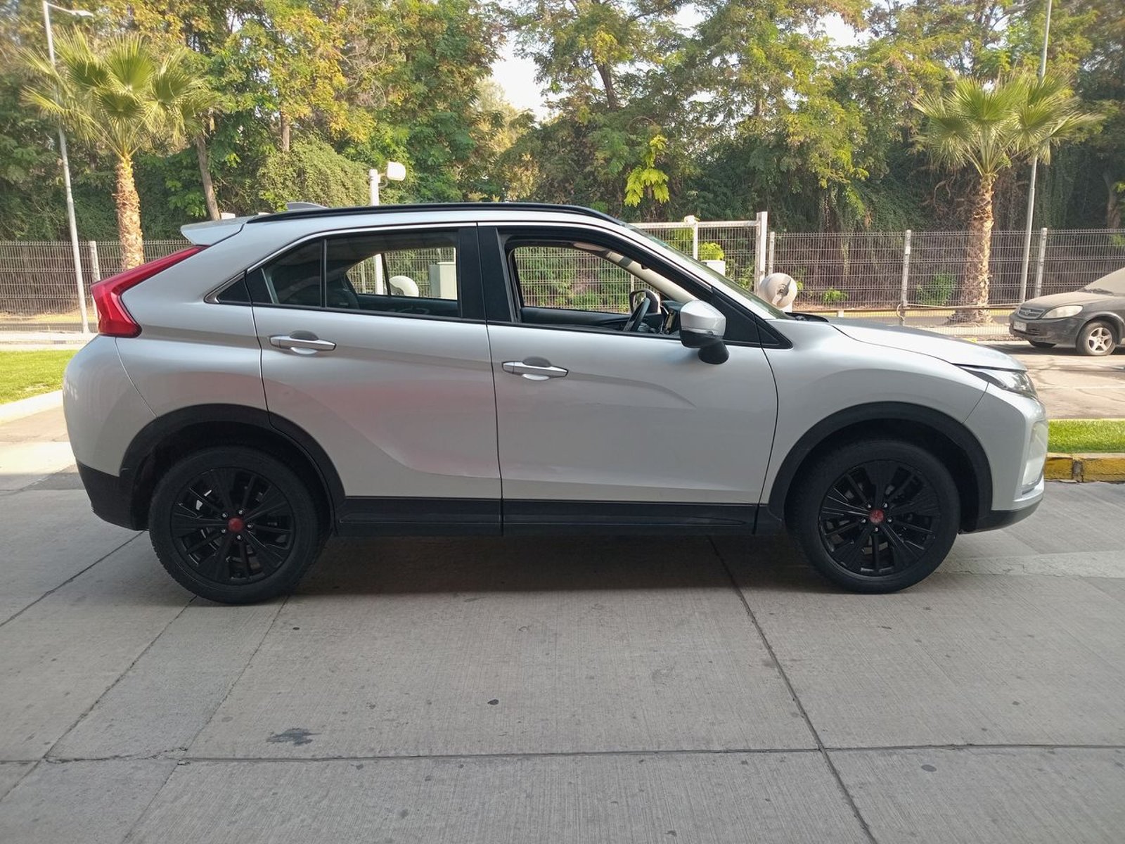 Mitsubishi Eclipse Cross 1.5 Rx 4x2 Mt 5p 2020 - Imagen 8 de 8