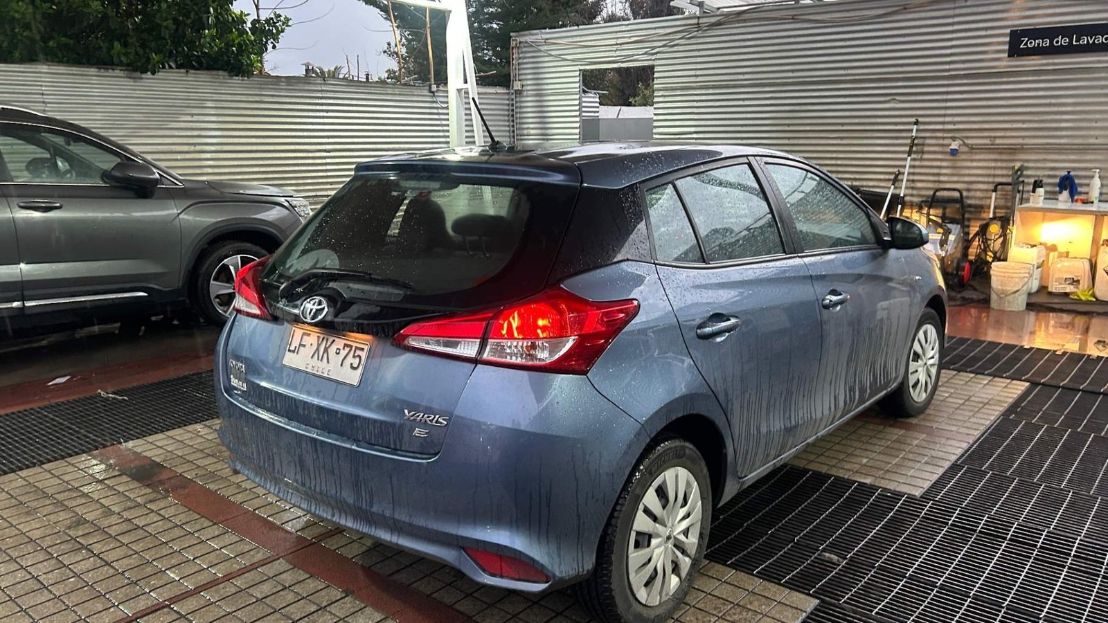 Toyota Yaris 1.5 Gle Sport 4x2 Hb Mt 5p 2019 - Imagen 3 de 4