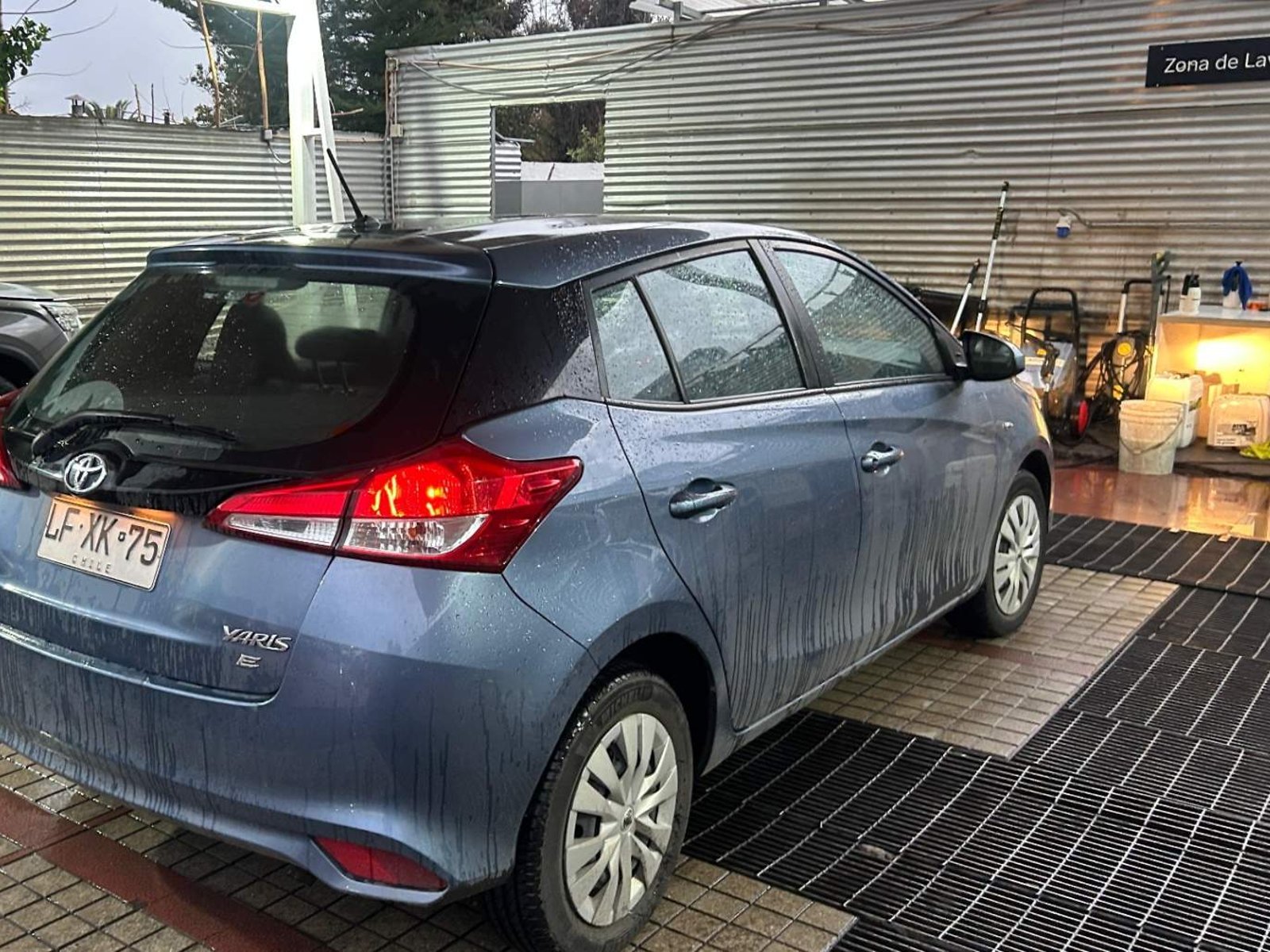 Toyota Yaris 1.5 Gle Sport 4x2 Hb Mt 5p 2019 - Foto 3 de 4