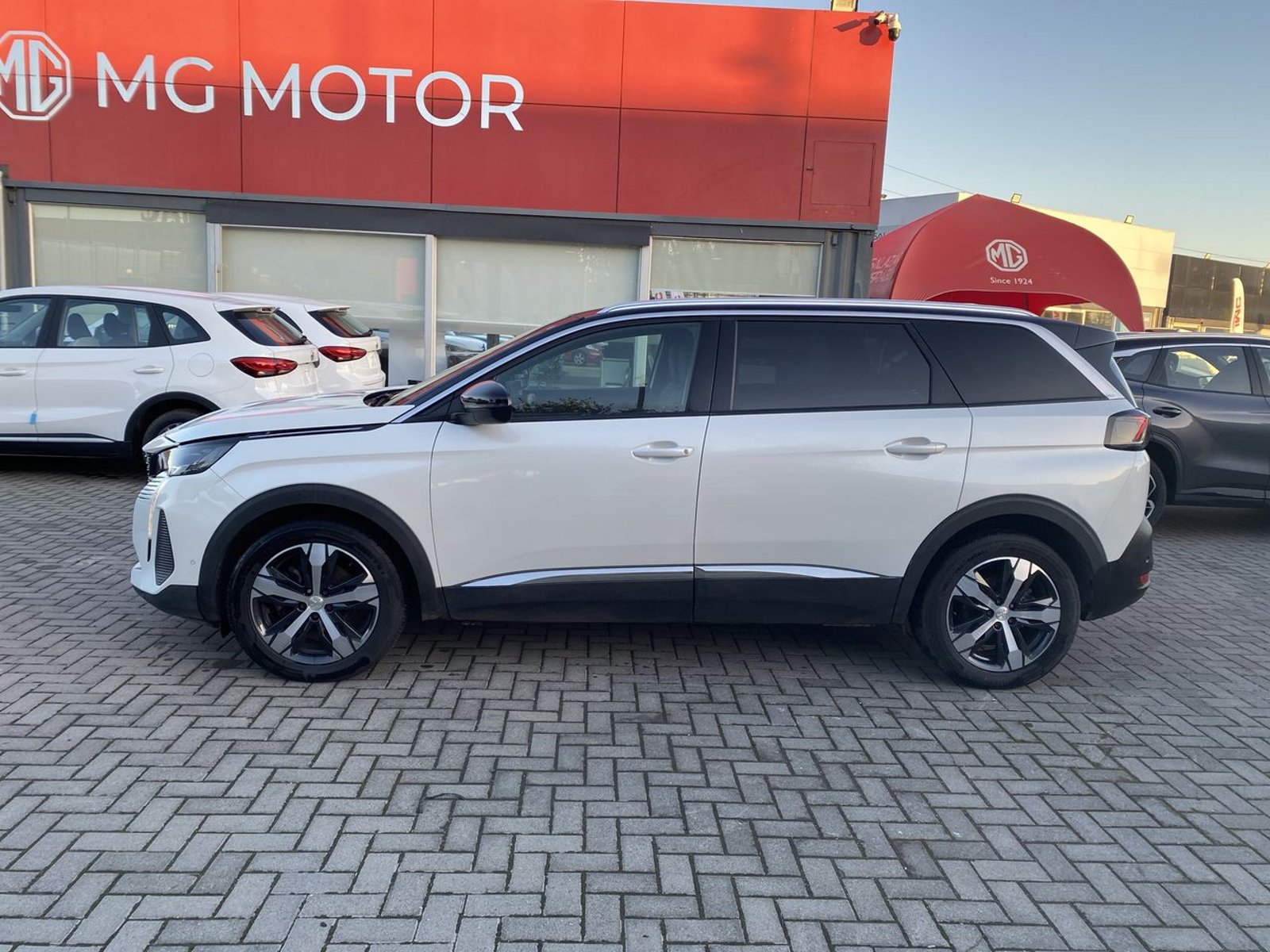 Peugeot 5008 1.5 Allure Pack Bluehdi 130 4x2 Eat8 5p 2024 - Foto 4 de 8