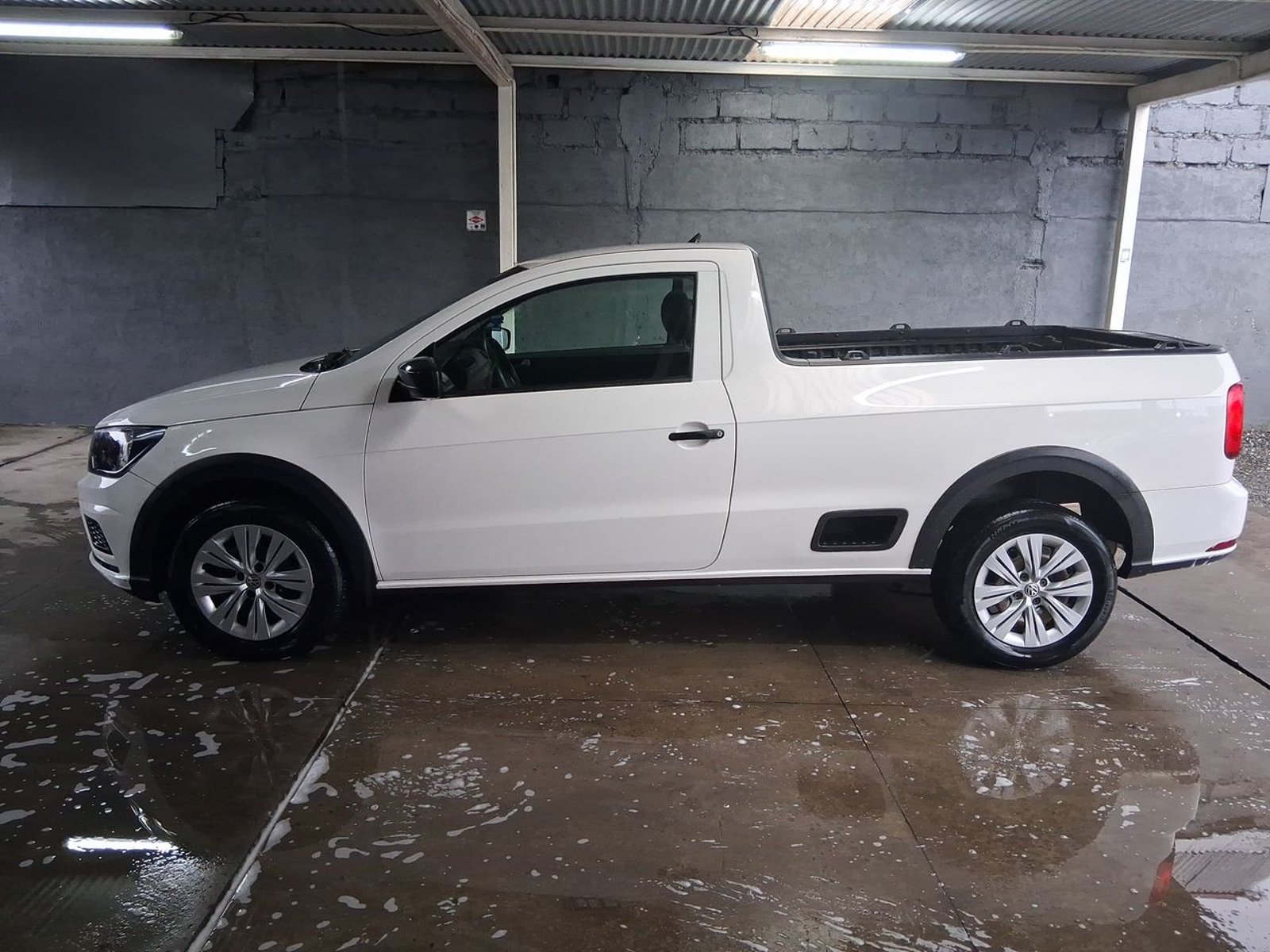 Volkswagen Saveiro 1.6 4x2 Mt 2p 2022 - Imagen 4 de 8