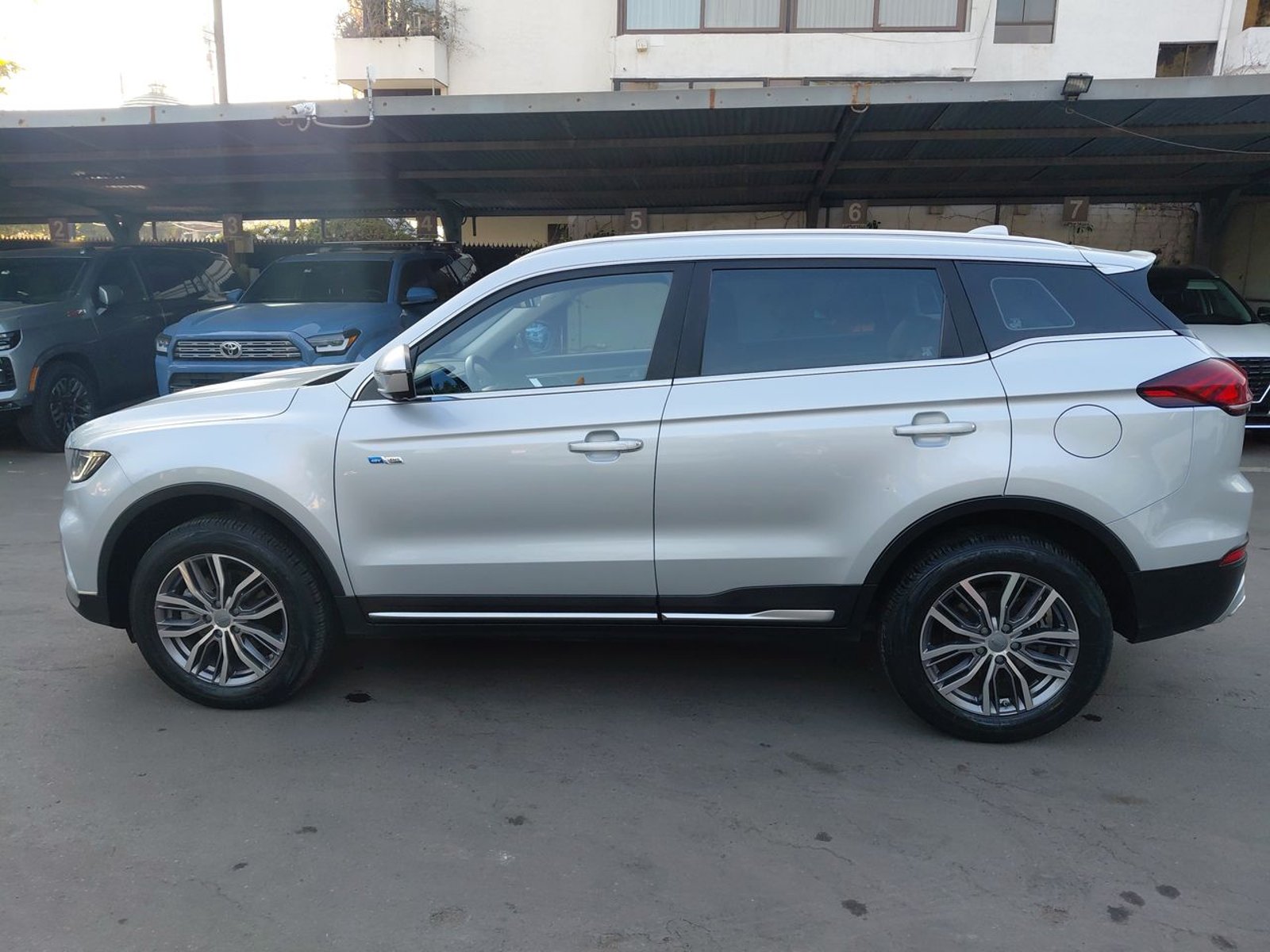 Geely Azkarra 1.5t Luxury 4x4 Dct 7at 5p 2023 - Foto 4 de 8