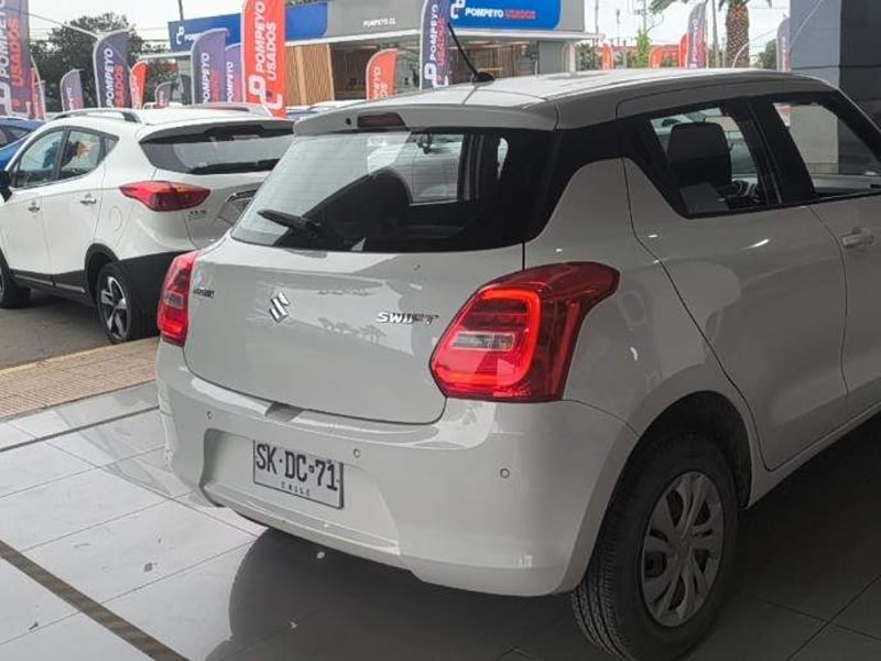 Suzuki Swift 1.2 Gl 4x2 Hb Mt 5p 2023 - Imagen 4 de 5