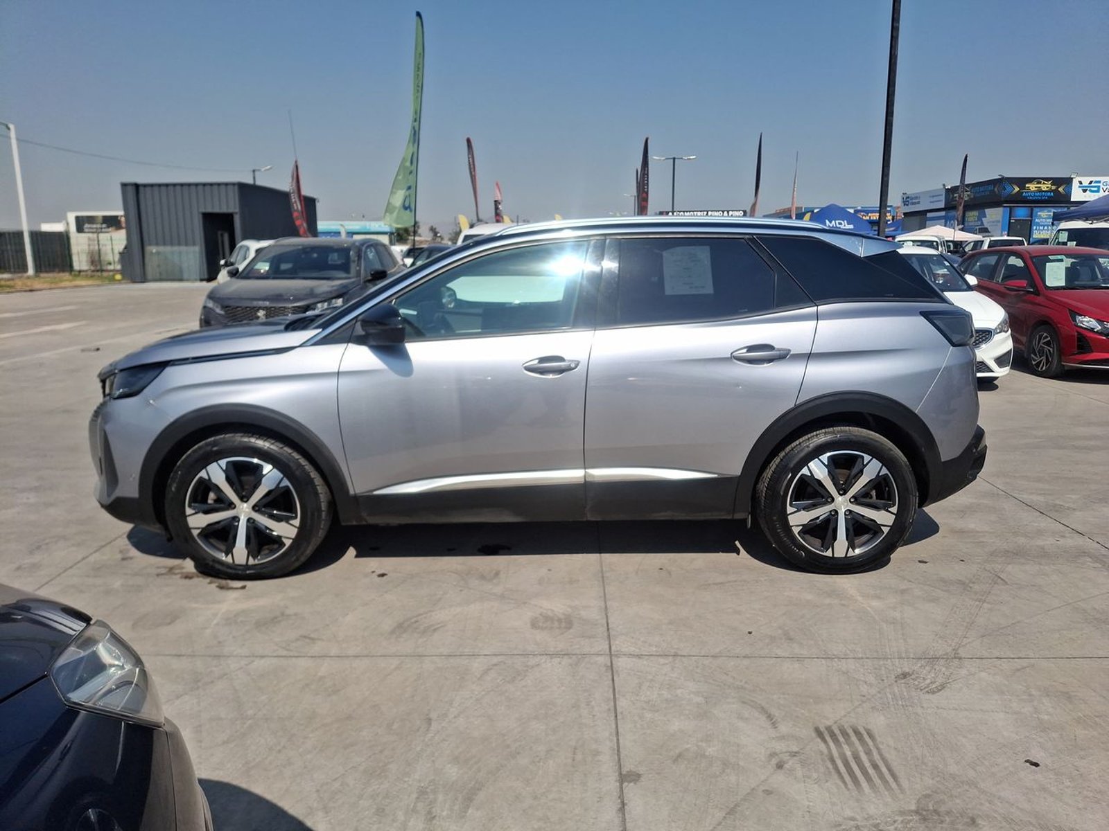 Peugeot 3008 1.5 Allure Pack Bluehdi 130 4x2 Eat8 5p 2024 - Foto 4 de 8