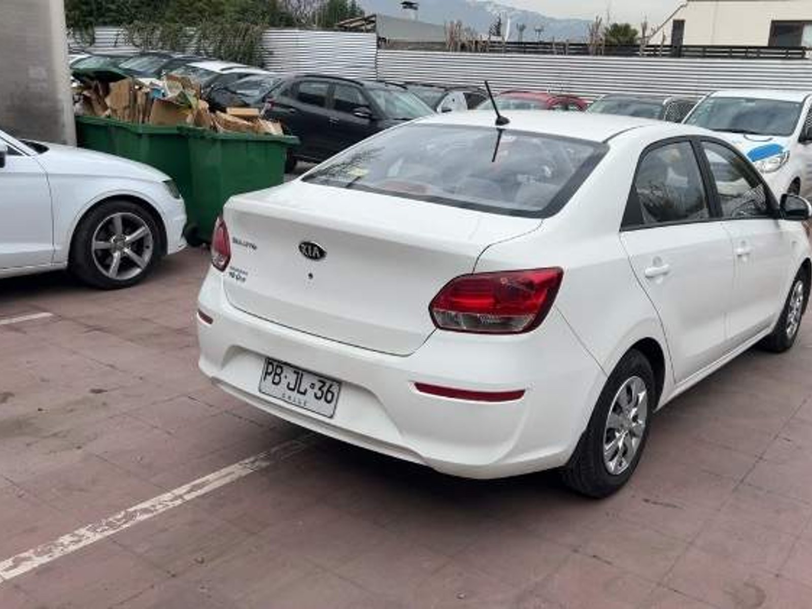 Kia Soluto 1.4 Lx 4x2 Ac Mt 4p 2021 - Foto 4 de 5