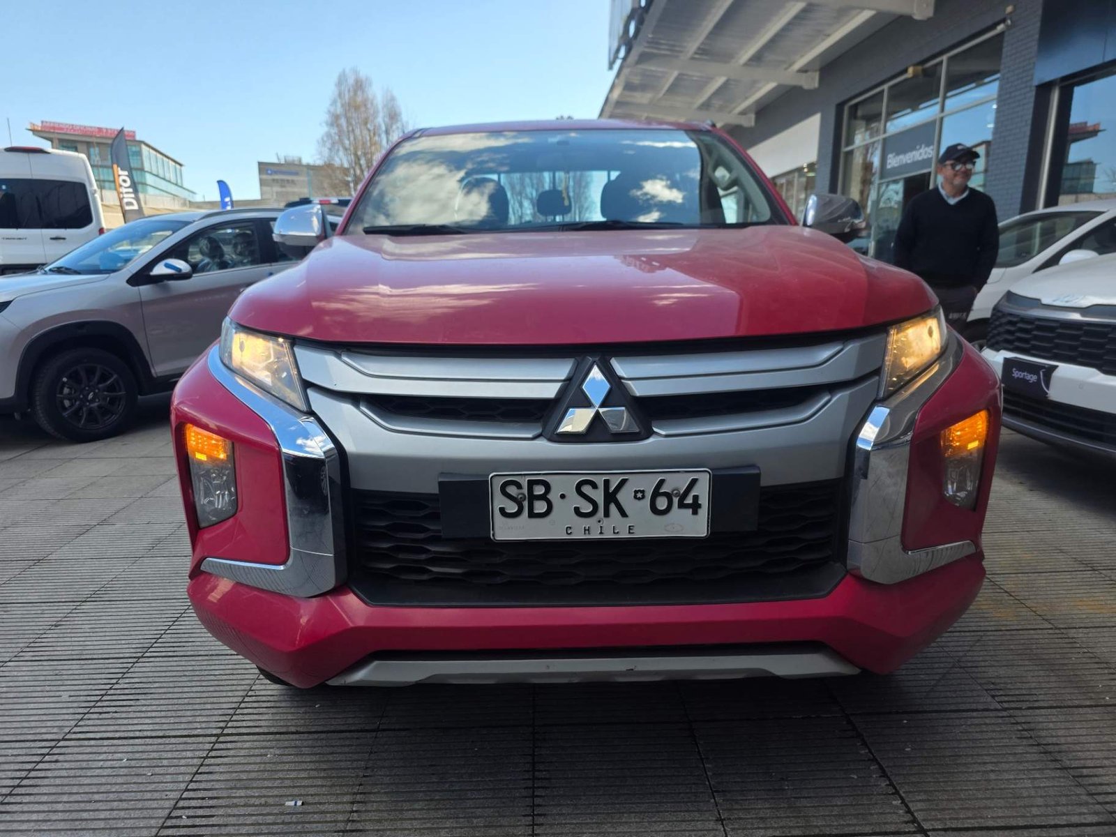 Mitsubishi L200 2.4 Katana Cr Diesel Special Pack Dob. Cab. 4x2 Mt 4p 2022 - Foto 2 de 5