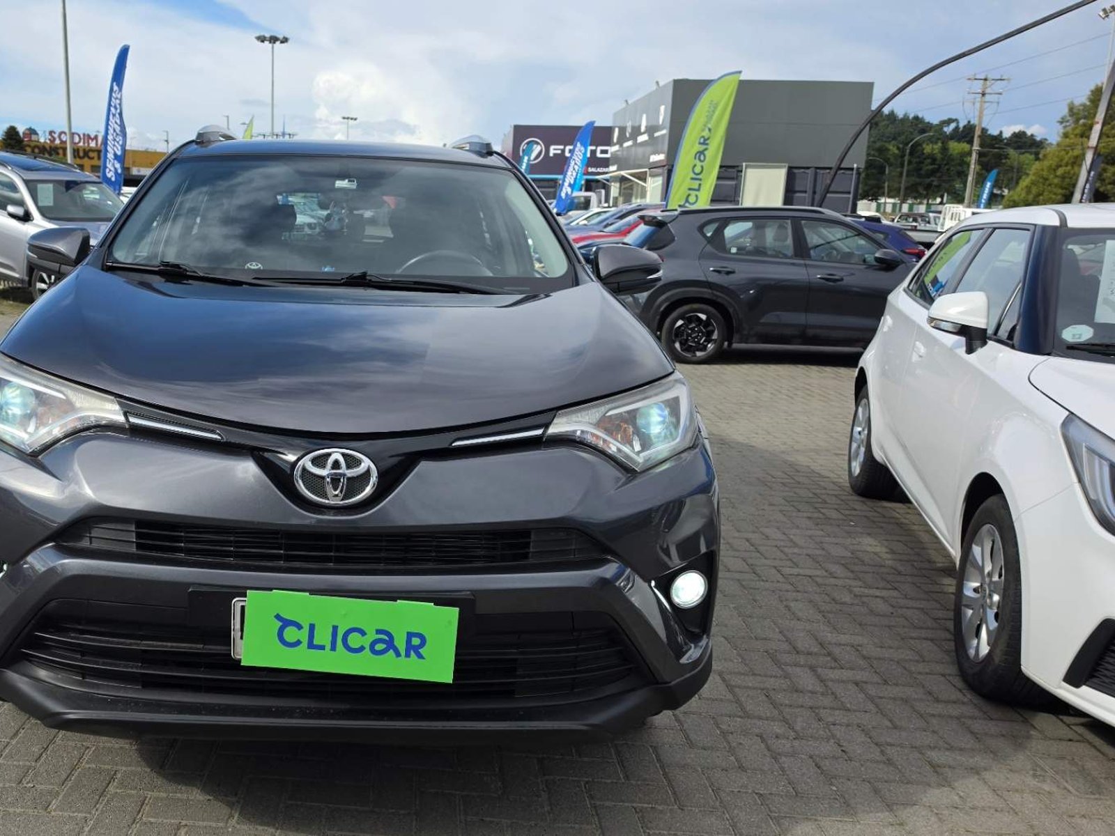 Toyota Rav 4 2.0 Lujo 4x2 Mt 5p 2018 - Foto 2 de 5