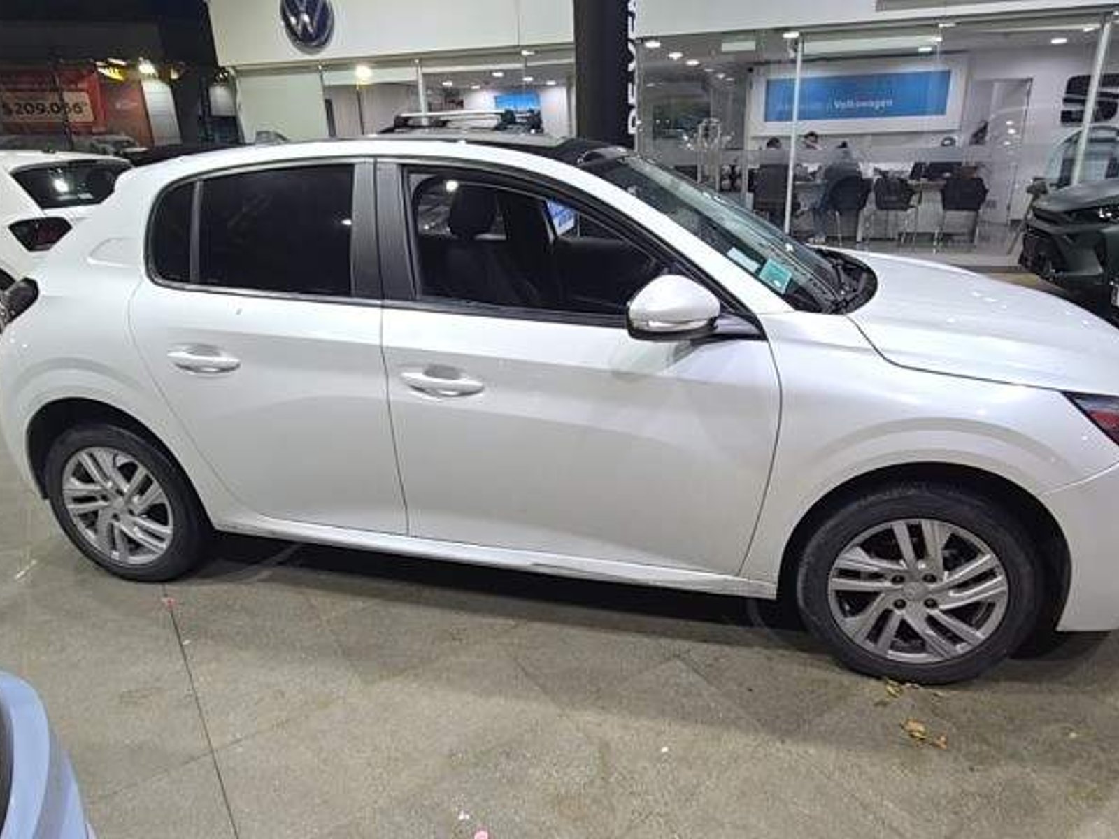 Peugeot 208 1.2 Puretech Active Pack 75 4x2 Mt 5p 2023 - Foto 3 de 5