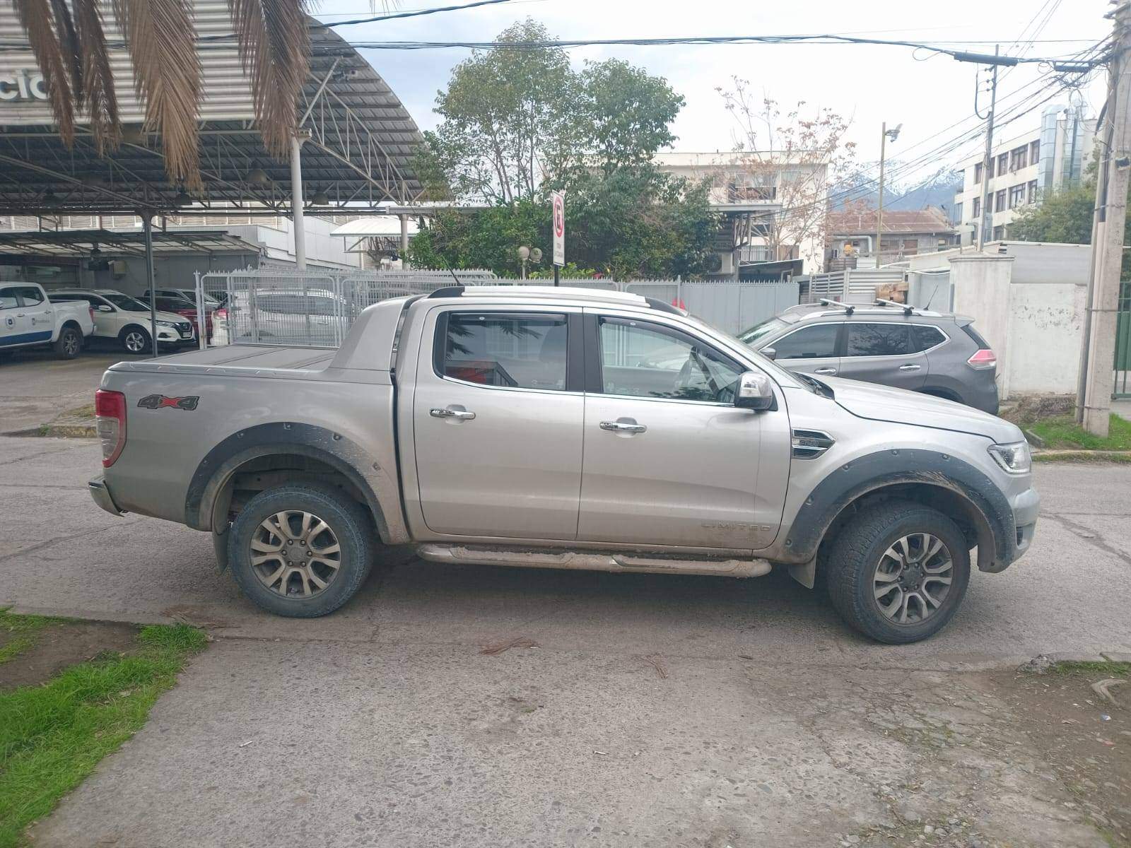 Ford Ranger 3.2 Ltd Euro 6 Diesel 4x4 Dob. Cab. At 4p 2023 - Imagen 3 de 5