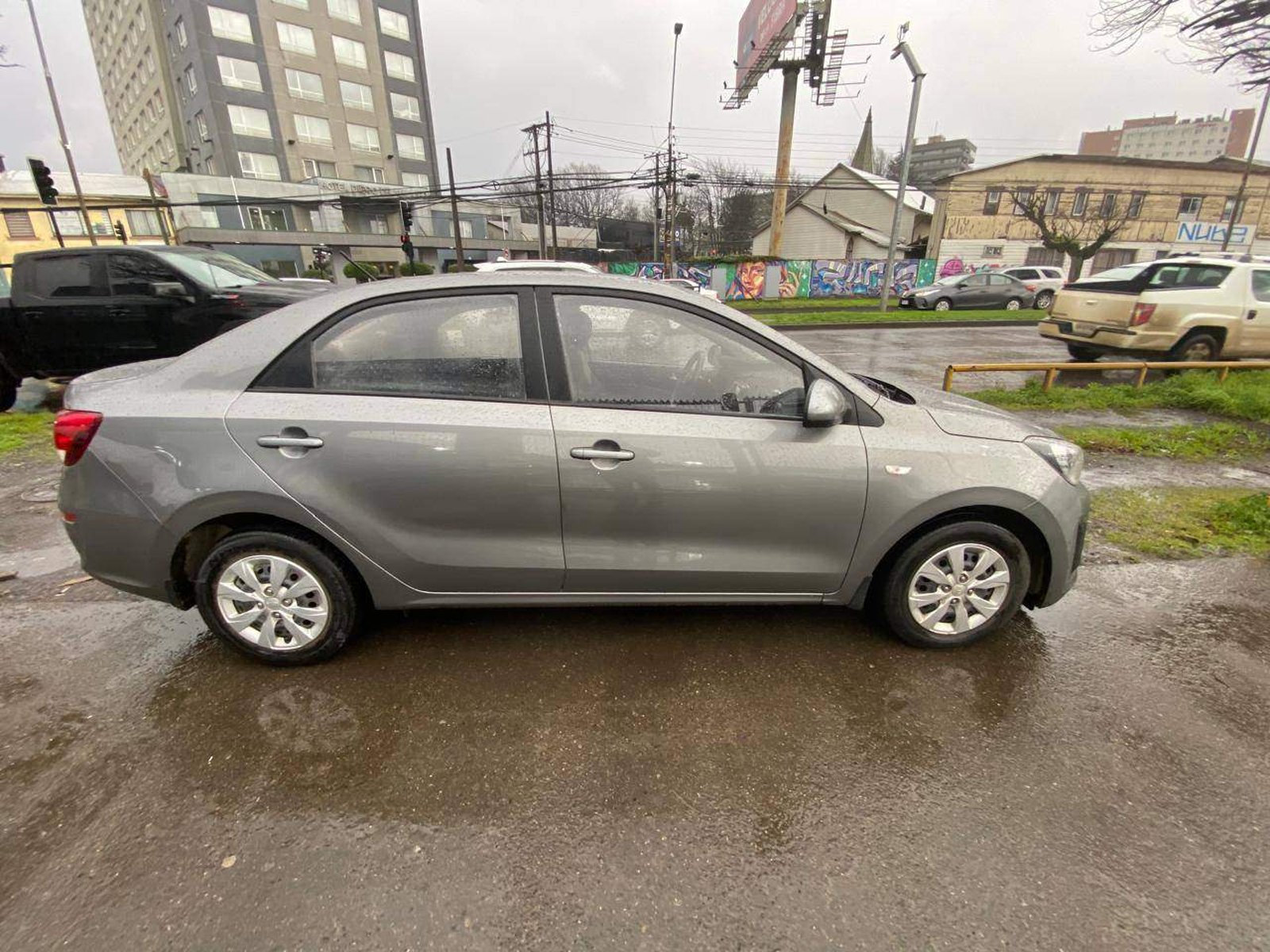 Kia Soluto 1.4 Lx 4x2 Mt 4p 2020 - Foto 3 de 5