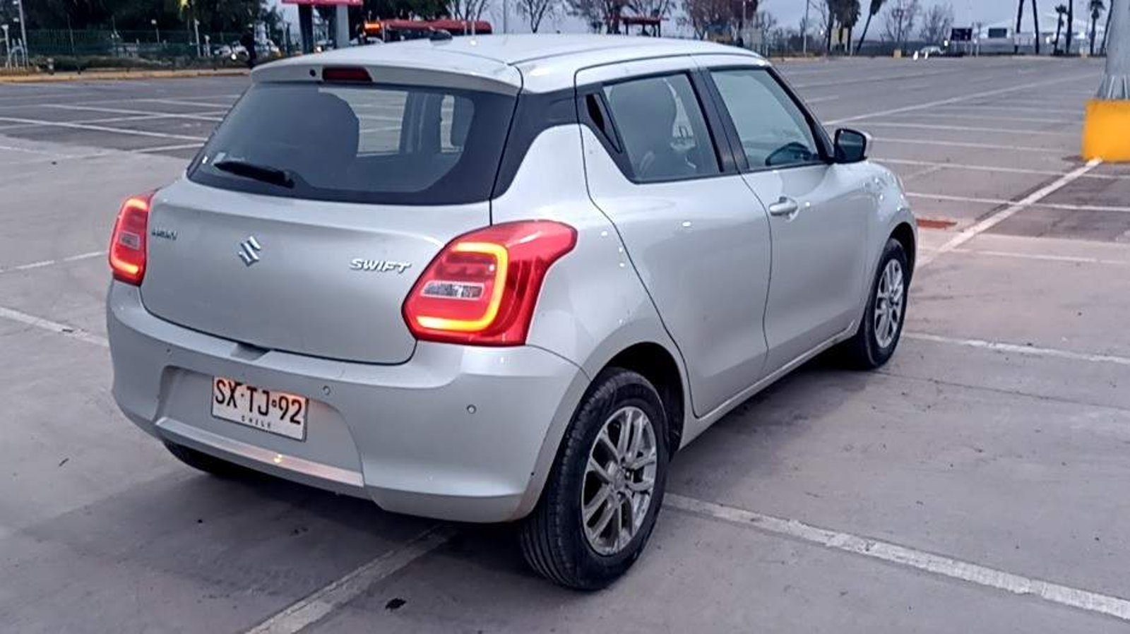 Suzuki Swift 1.2 Gl Sport 4x2 Hb Amt At 5p 2023 - Imagen 3 de 4