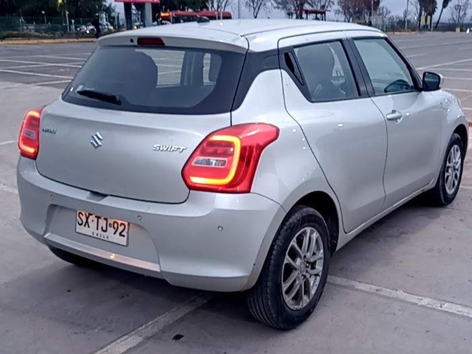 Suzuki Swift 1.2 Gl Sport 4x2 Hb Amt At 5p 2023 - Foto 3 de 4