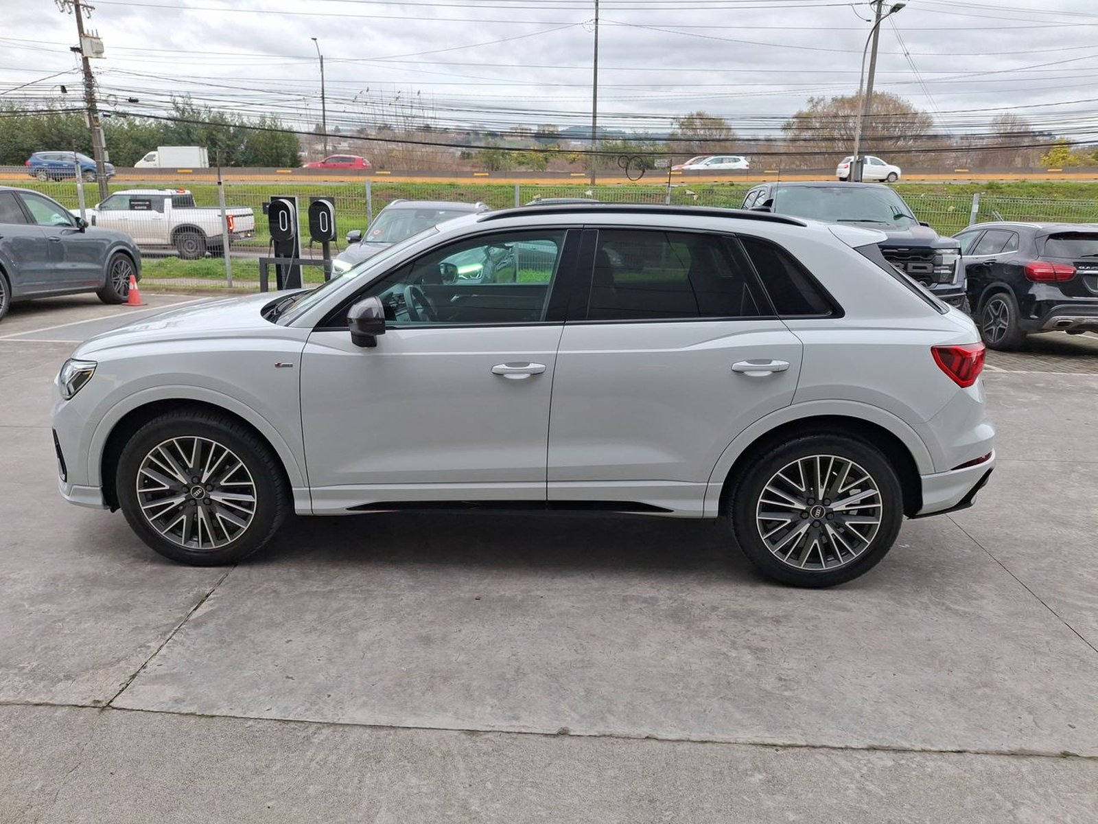 Audi Q3 1.4 35 Tfsi Sport Dark Edition 4x2 S-tronic At 5p 2024 - Foto 4 de 8
