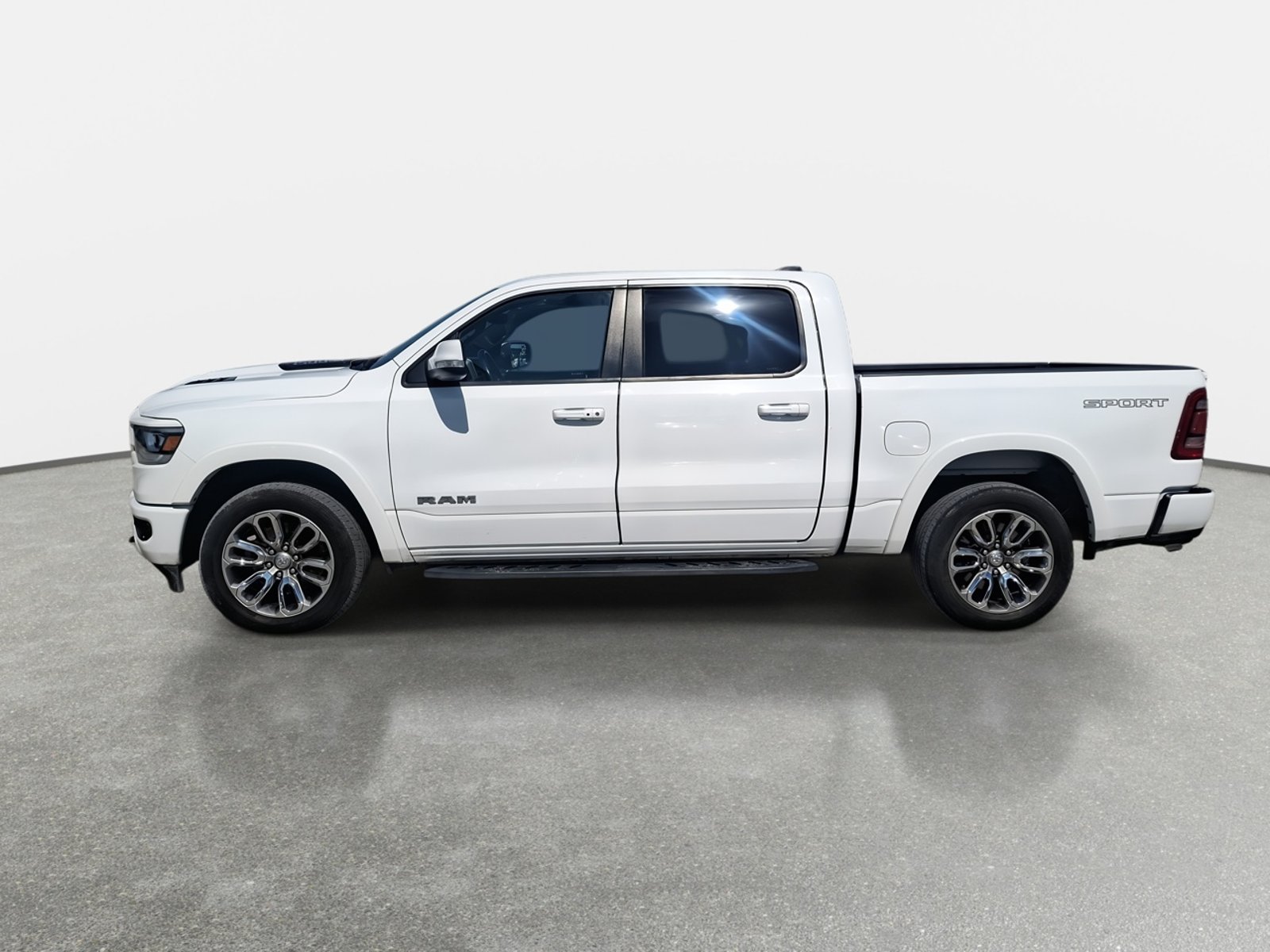RAM 1500 5.7 Laramie Sport 4x4 At 4p 2022 - Foto 4 de 8