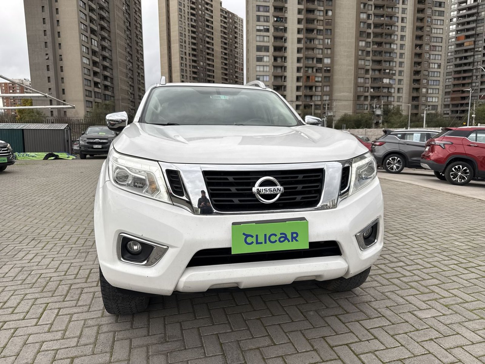 Nissan Np300 2.3 Le Diesel 4wd Dob.cab. At 4p 2017 - Foto 2 de 8