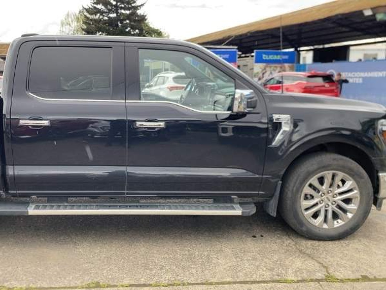 Ford F-150 5.0 Lariat Luxury Cc Dob. Cab. 4x4 At 4p 2025 - Foto 3 de 5