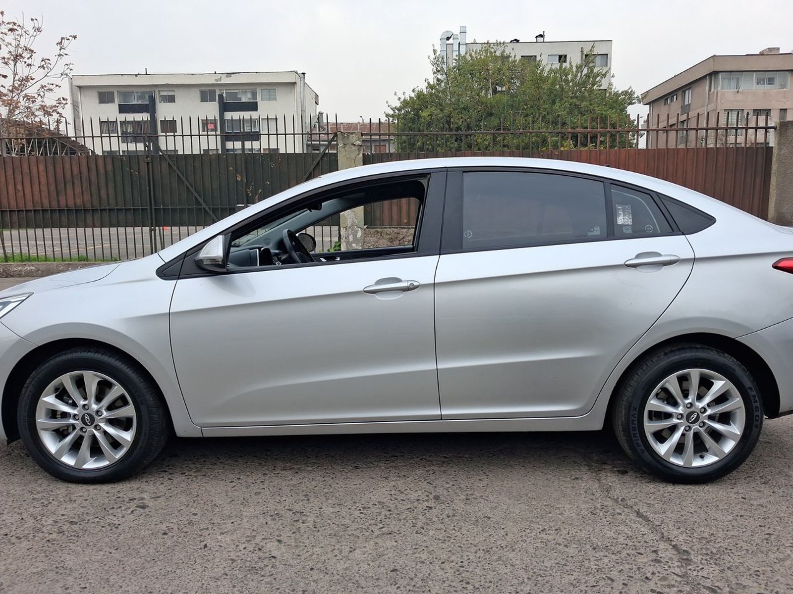 Chery Arrizo 5 1.5 Gls 4x2 Mt 4p 2023 - Imagen 4 de 8