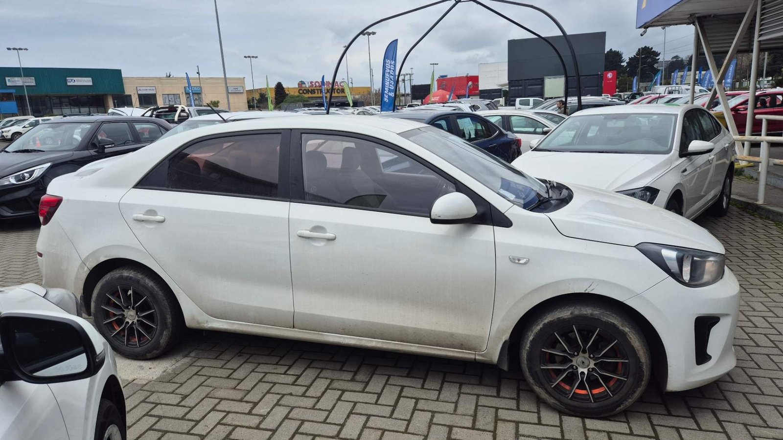 Kia Soluto 1.4 Lx 4x2 Ac Mt 4p 2021 - Imagen 3 de 5