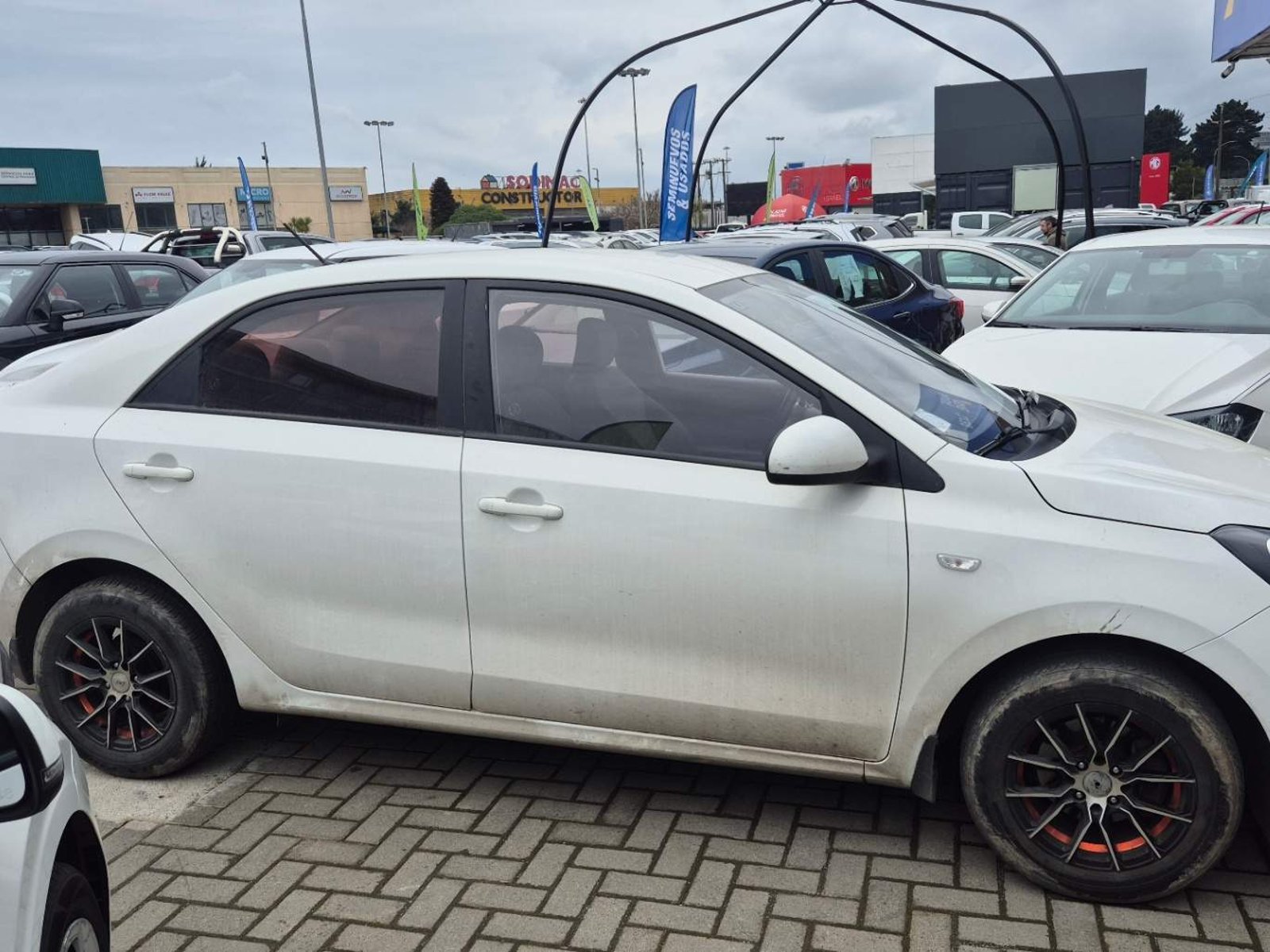 Kia Soluto 1.4 Lx 4x2 Ac Mt 4p 2021 - Foto 3 de 5