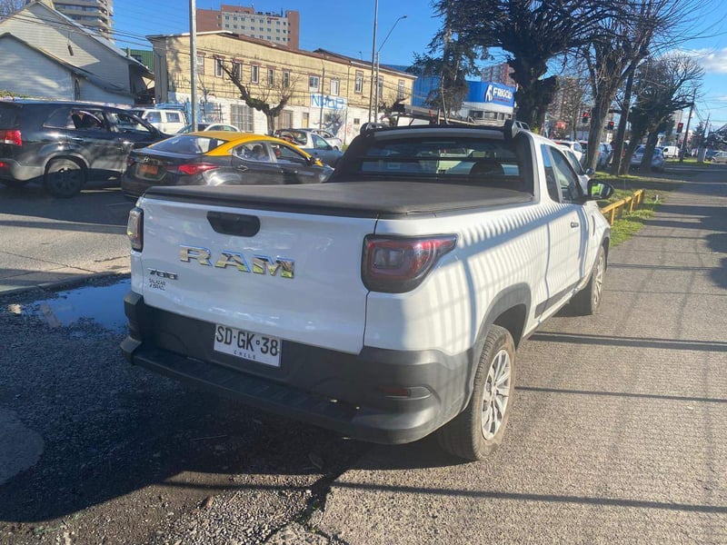 RAM 700 1.4 Slt 4x2 Cab. Sim. Mt 2p 2023 - Imagen 4 de 5