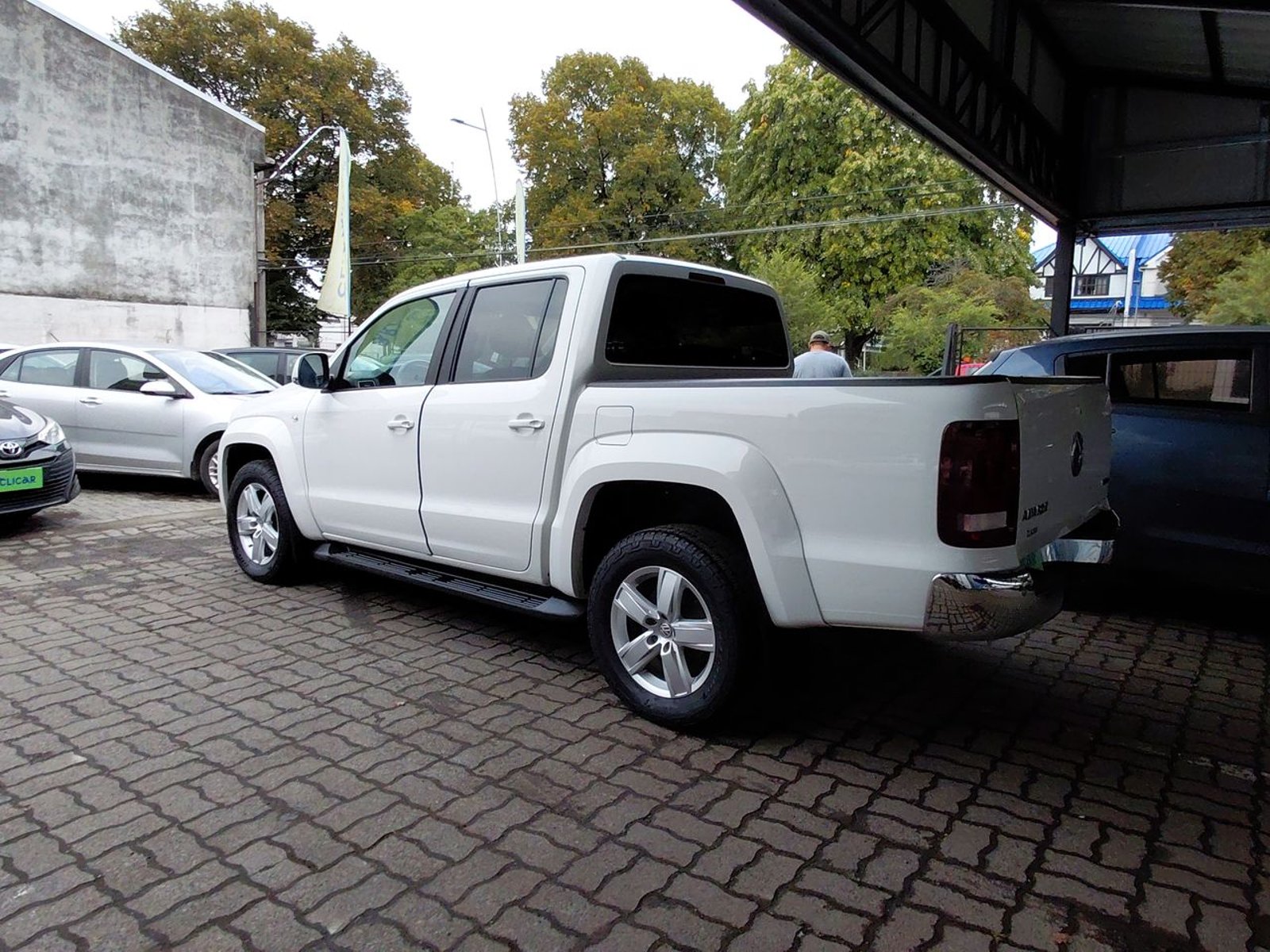 Volkswagen Amarok 2.0 Highline Diesel 4motion 4x4 Dob. Cab. At 4p 2023 - Imagen 7 de 8