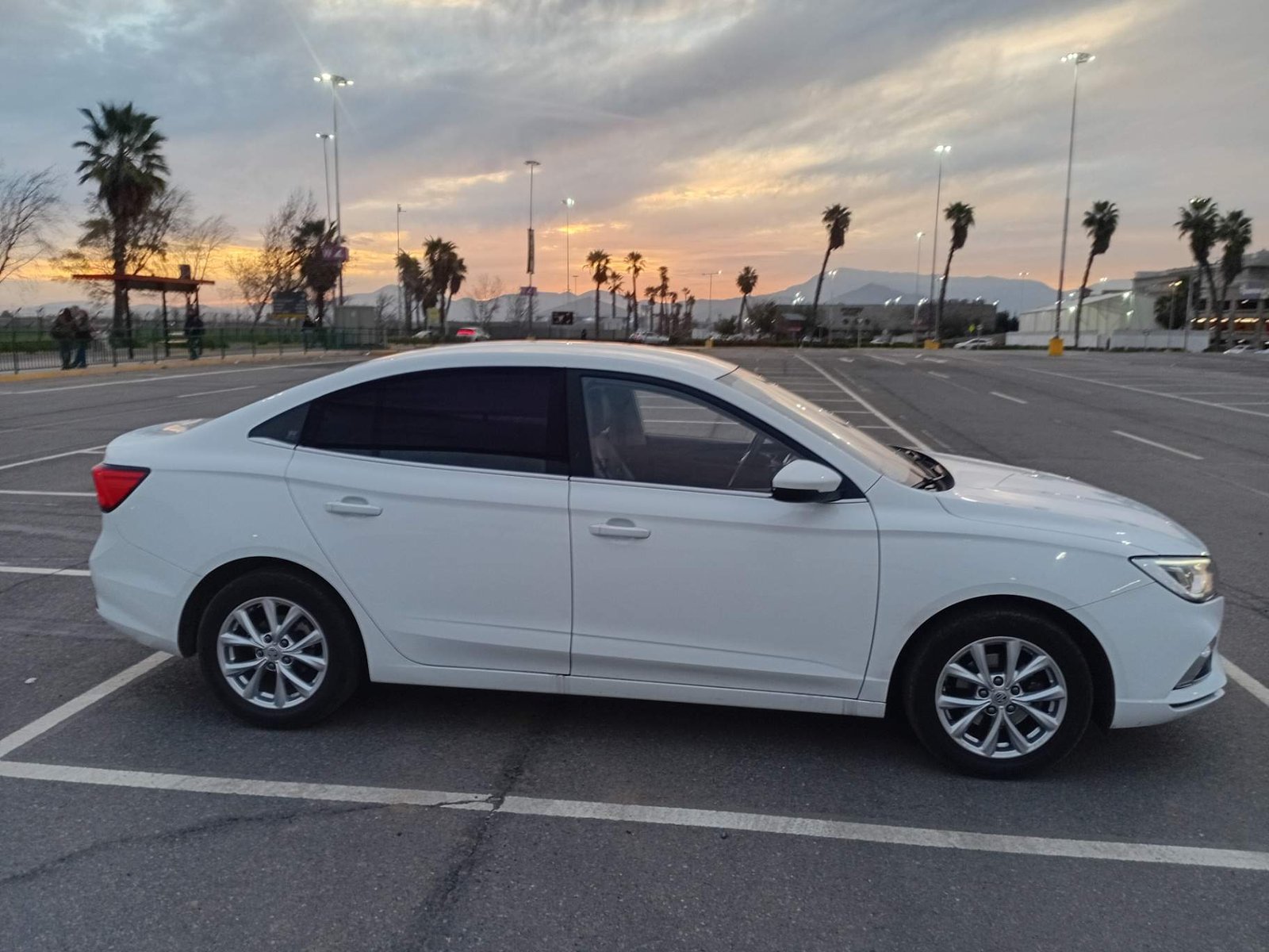 MG 5 1.5 Com 4x2 Mt 4p 2025 - Foto 3 de 5