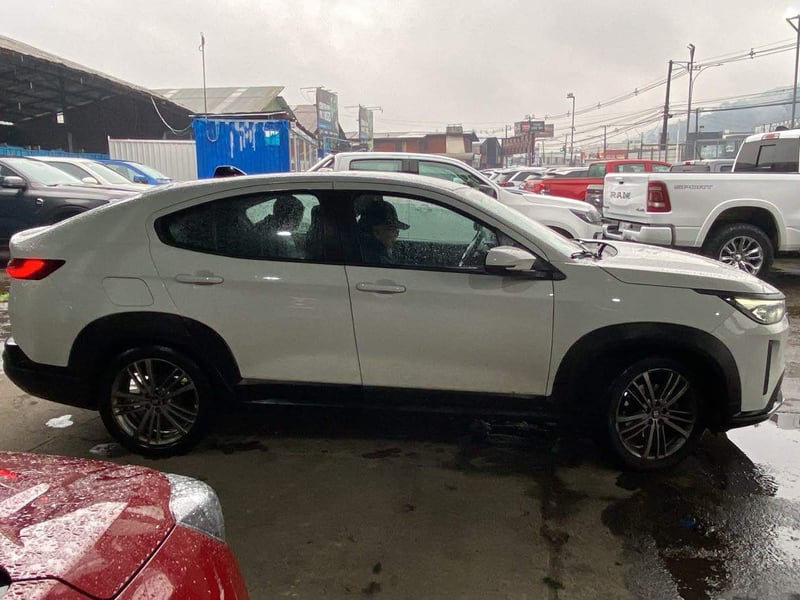 Fiat Fastback 1.0 Drive 4x2 Cvt At 5p 2024 - Imagen 3 de 5