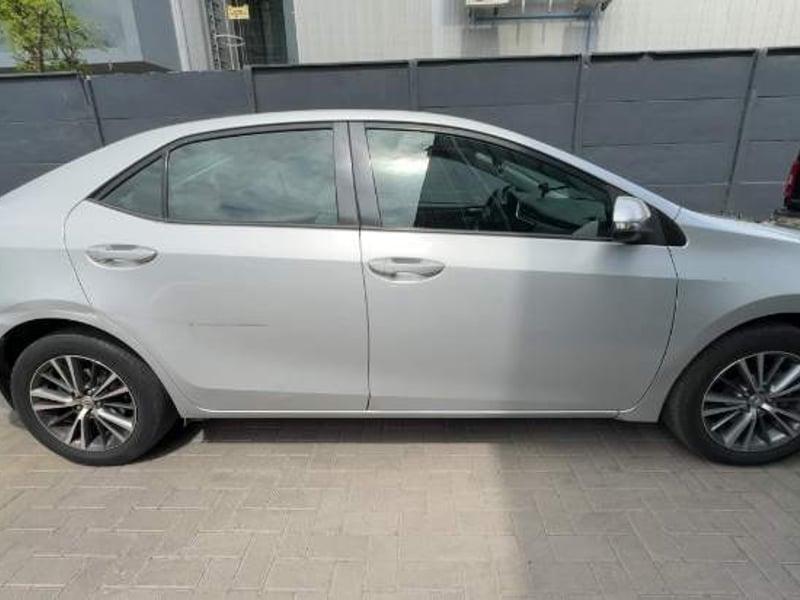 Toyota Corolla 1.8 Gl 4x2 Mt 4p 2017 - Imagen 3 de 5