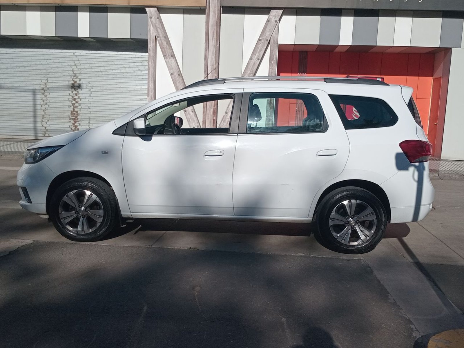 Chevrolet Spin 1.8 Premier 4x2 Mt 5p 2023 - Foto 4 de 8