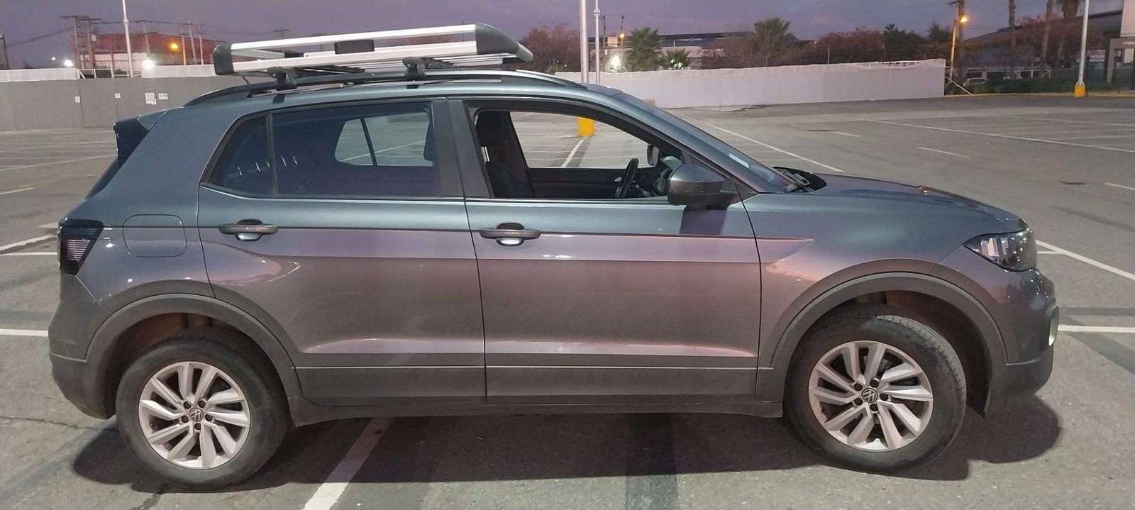 Volkswagen T-cross 1.0 Tsi Trendline 4x2 Mt5 5p 2023 - Imagen 3 de 5