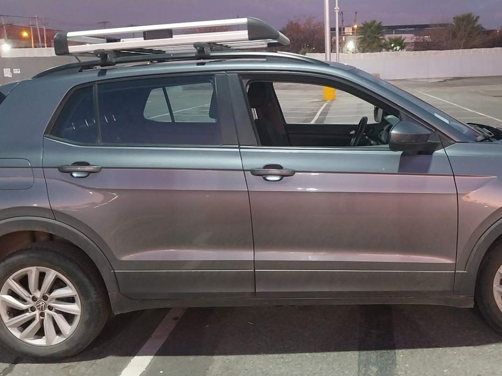Volkswagen T-cross 1.0 Tsi Trendline 4x2 Mt5 5p 2023 - Foto 3 de 5