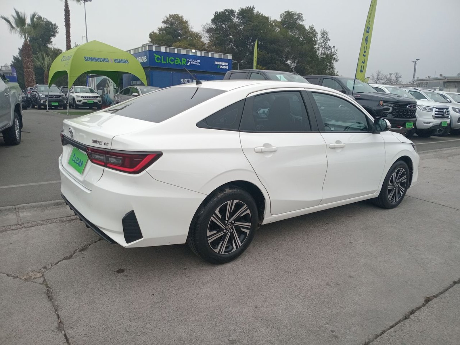 Toyota Yaris 1.5 E 4x2 Sdn Mt 4p 2023 - Imagen 7 de 8